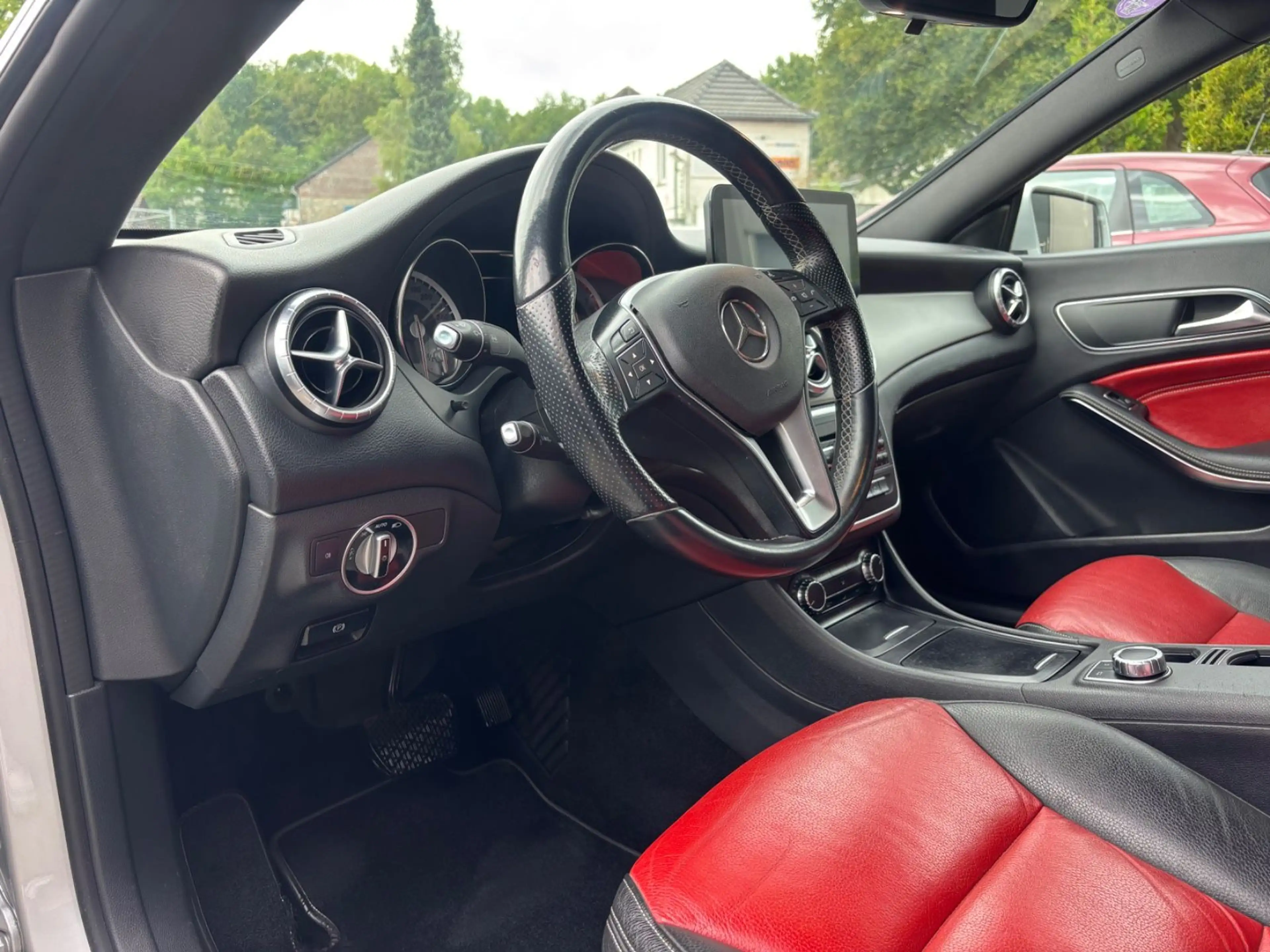 Mercedes-Benz CLA 200 *LEDER*AHK*AUTOM.*TÜV NEU* — photo 7