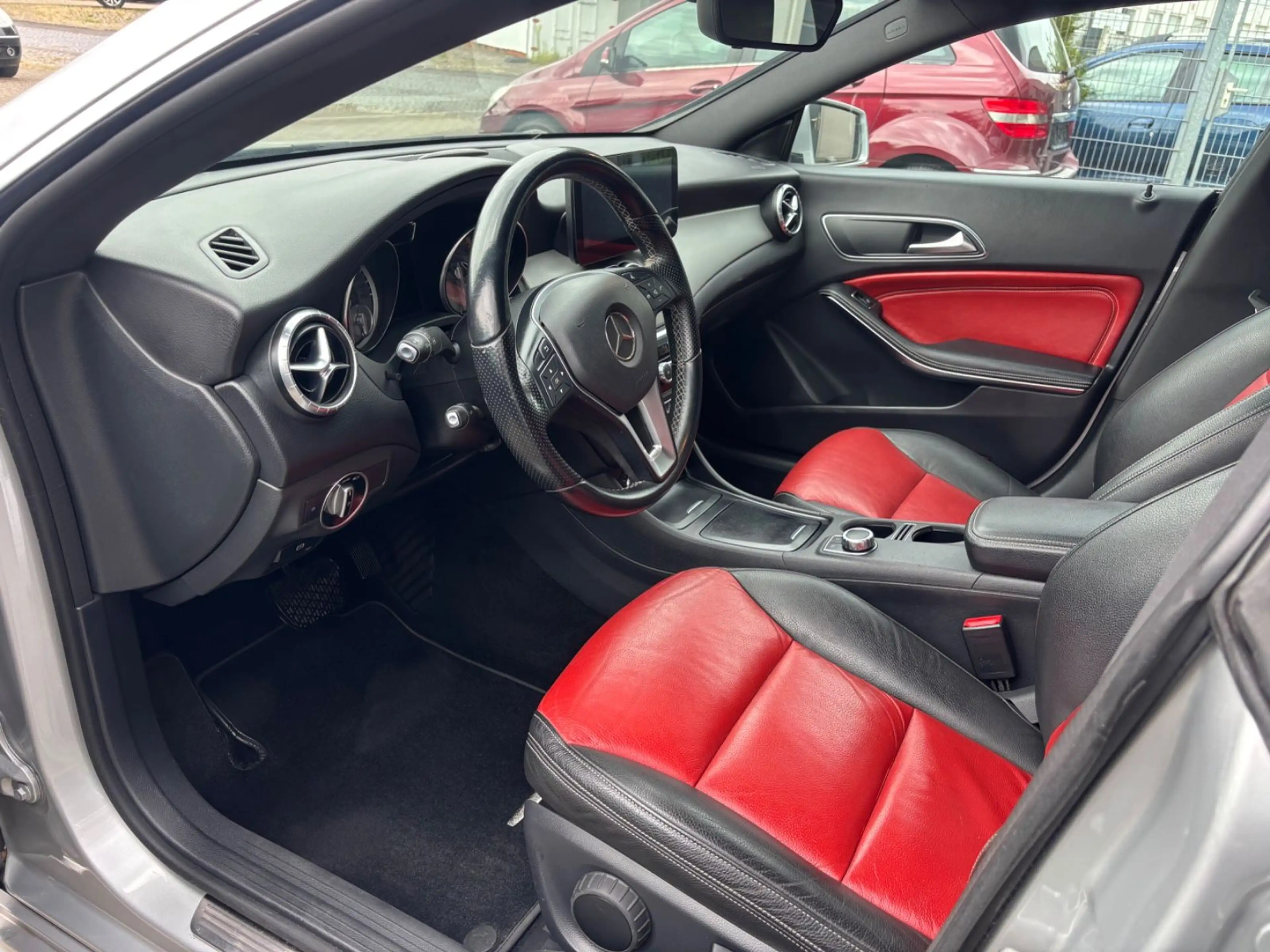 Mercedes-Benz CLA 200 *LEDER*AHK*AUTOM.*TÜV NEU* — photo 9