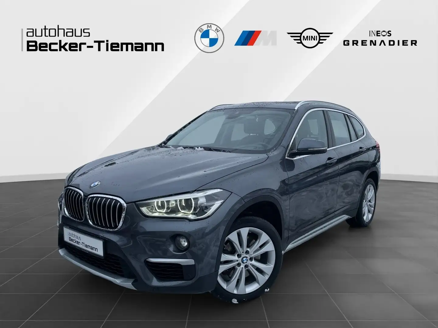 BMW X1 xDrive20i X LINE*NAVI*PANO*LED*PDC*SHZ* Gris - 1