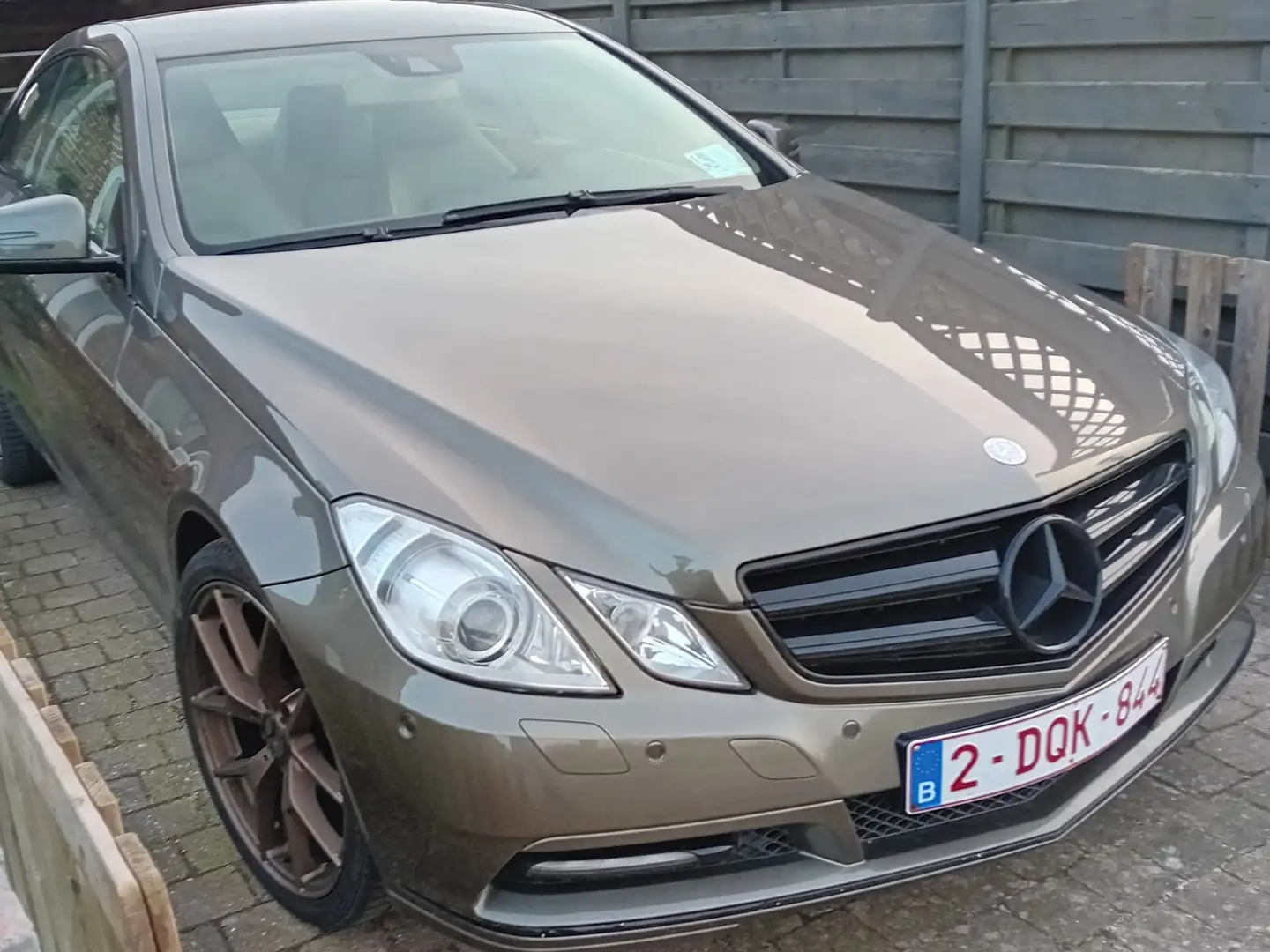 Mercedes-Benz 220 Zeer mooie Mercedes E 2.2 CDI coupe automaat. Brun - 2
