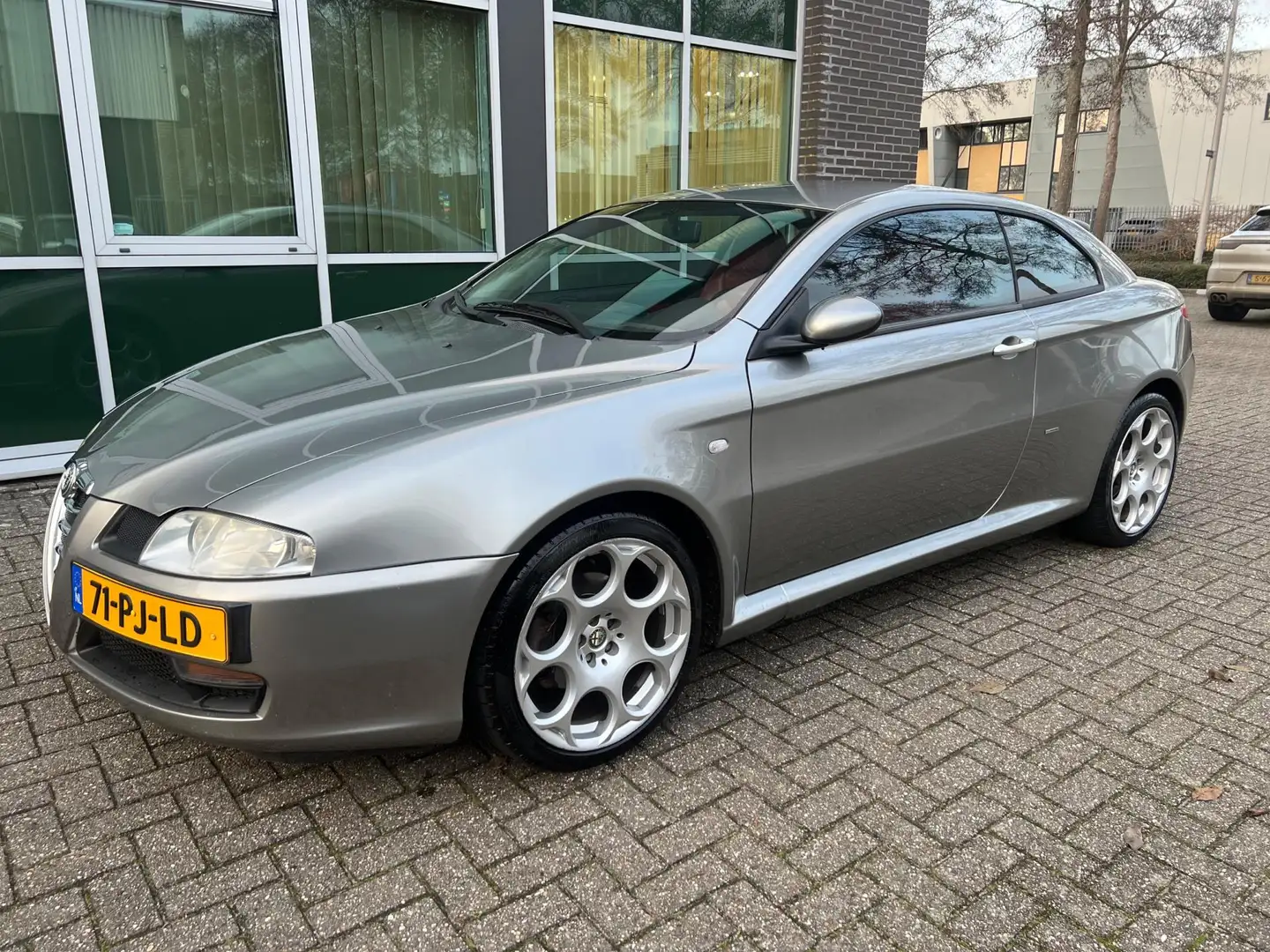 Alfa Romeo GT 2.0 JTS Distinctive - AIRCO - LEDER - NETJES ! Grijs - 2