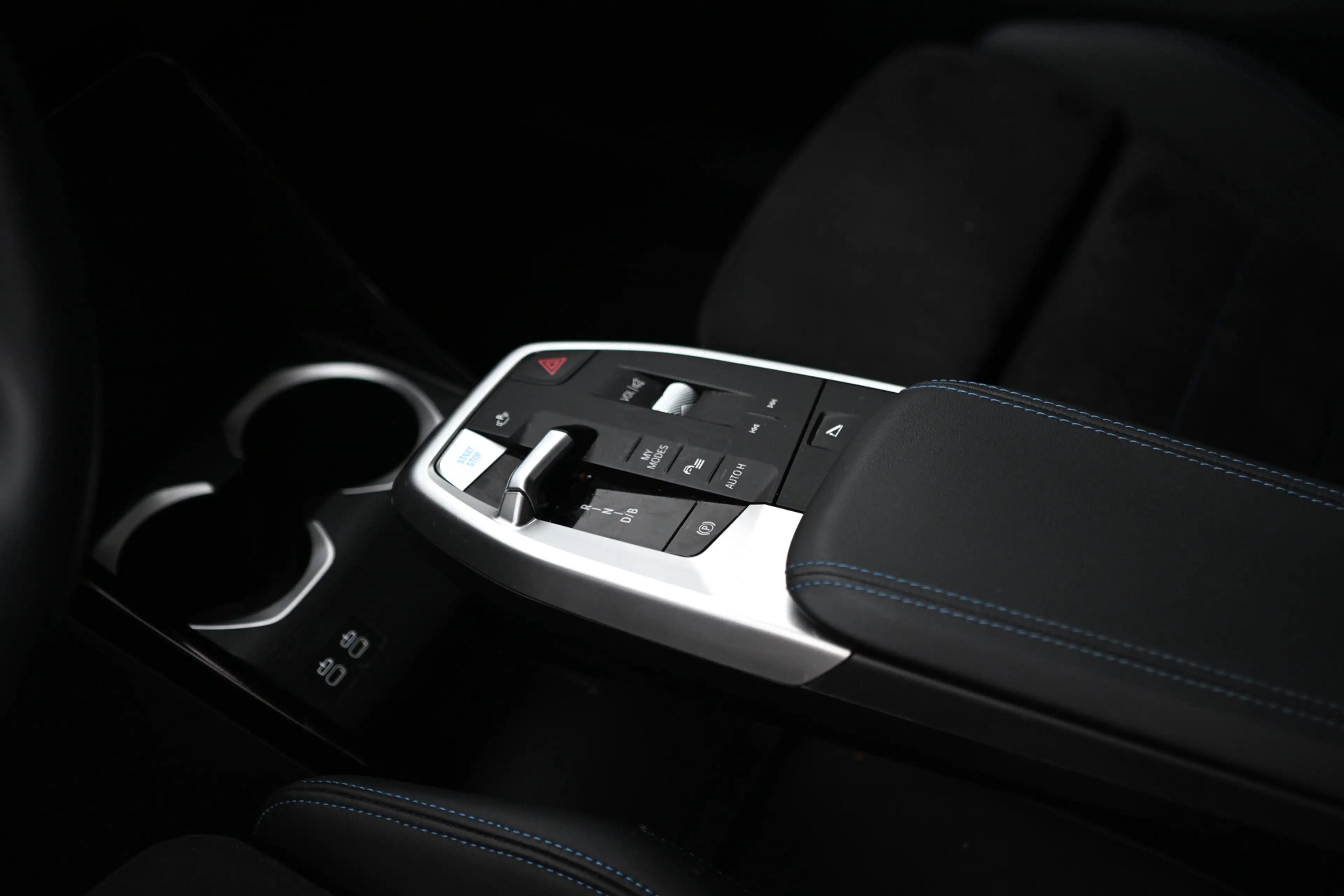 BMW iX1 eDrive20 M Sport / Sportstoelen / Achteruitrijcame — photo 8