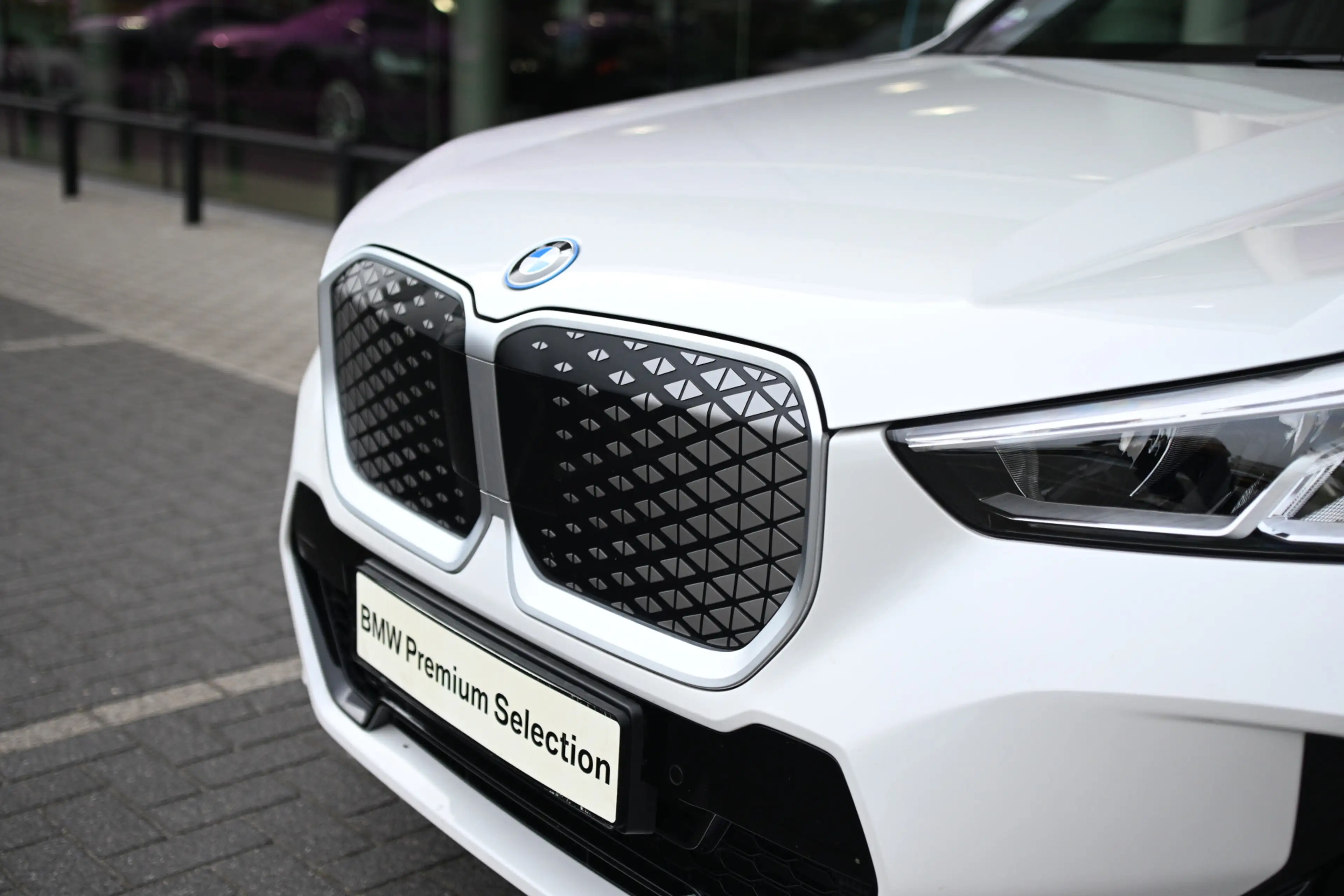 BMW iX1 eDrive20 M Sport / Sportstoelen / Achteruitrijcame — photo 9