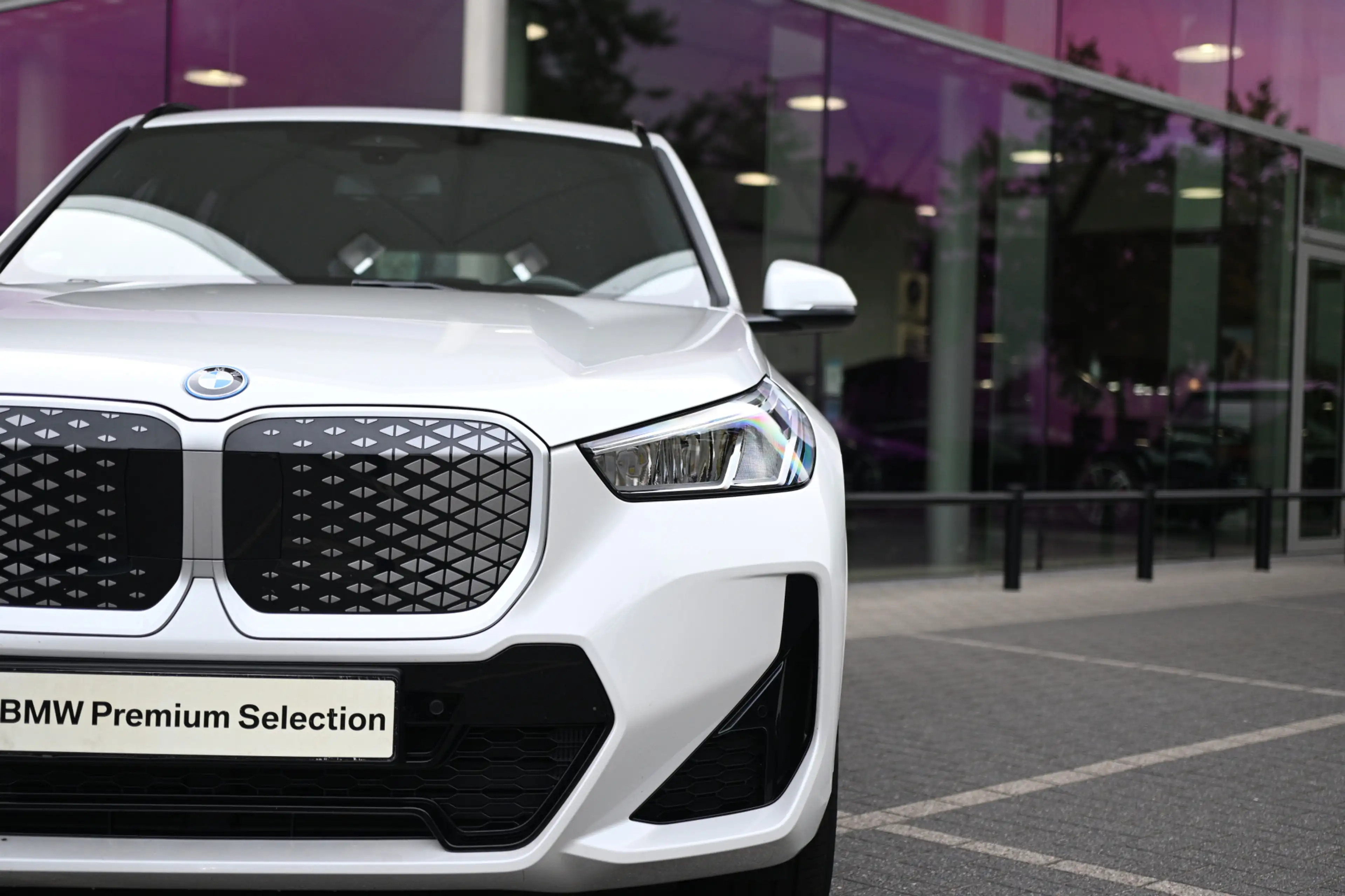 BMW iX1 eDrive20 M Sport / Sportstoelen / Achteruitrijcame — photo 13