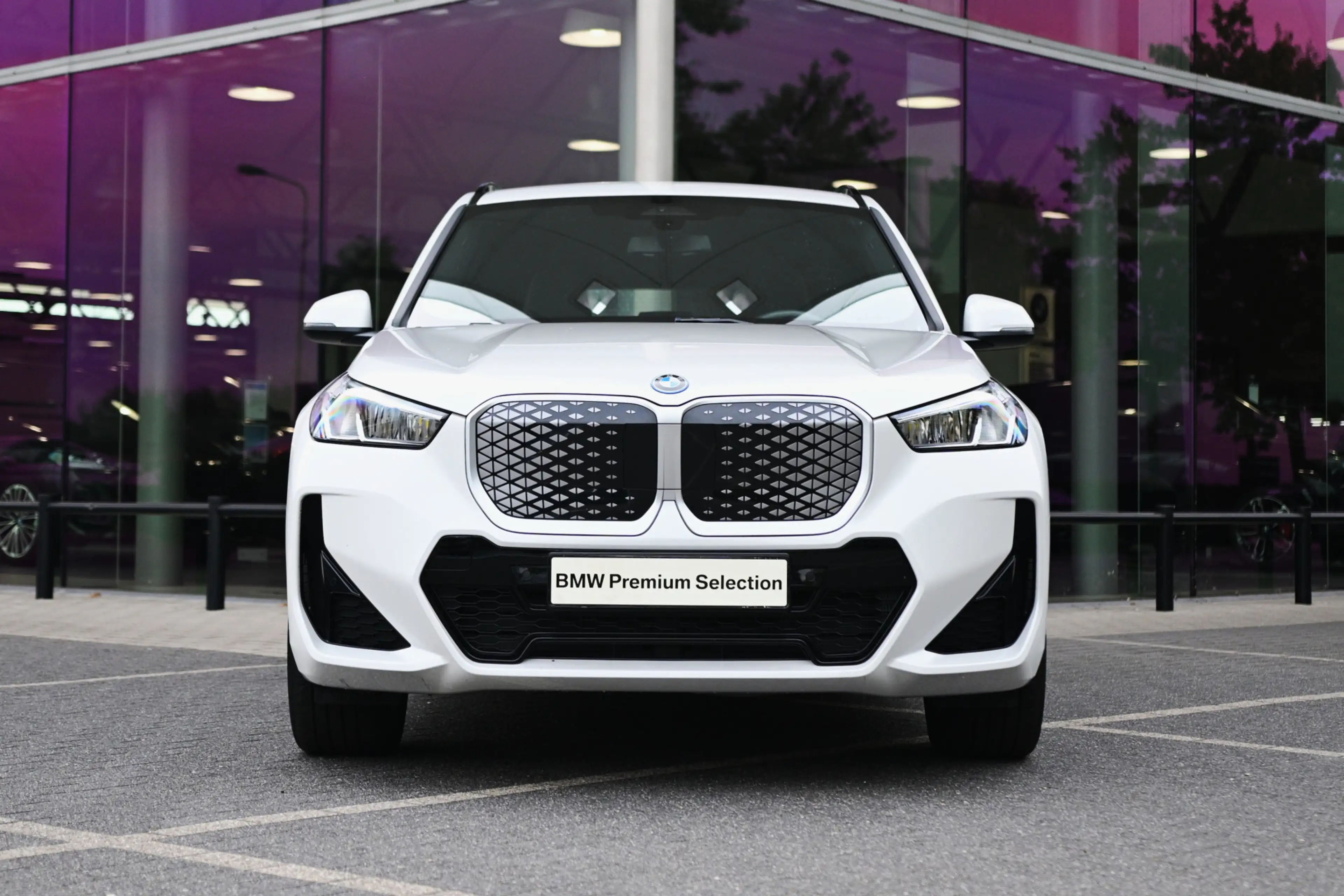 BMW iX1 eDrive20 M Sport / Sportstoelen / Achteruitrijcame — photo 7