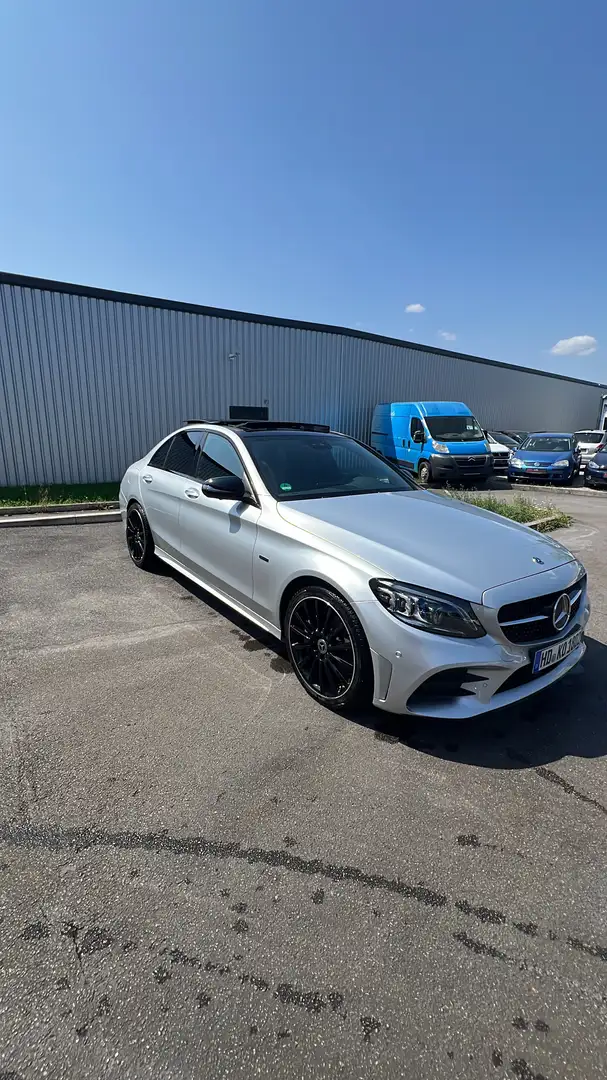 Mercedes-Benz C 300 e 4Matic 9G-TRONIC AMG Line - 1