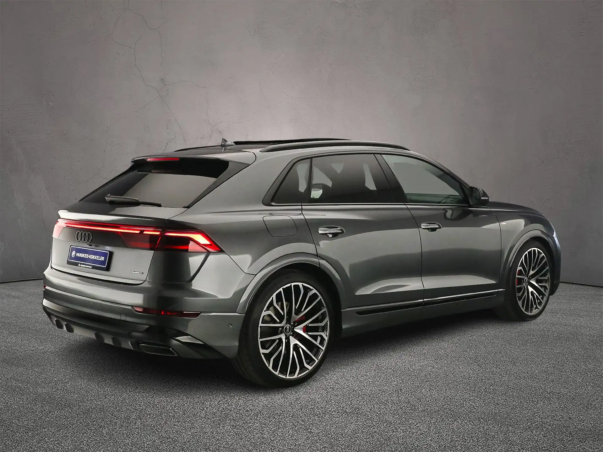 아우디 Audi Q8 TFSI 2026 회색 사진 5