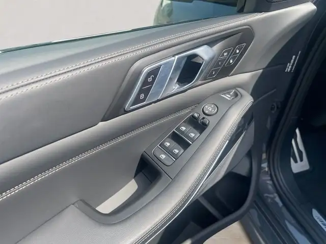 BMW X5 view 10