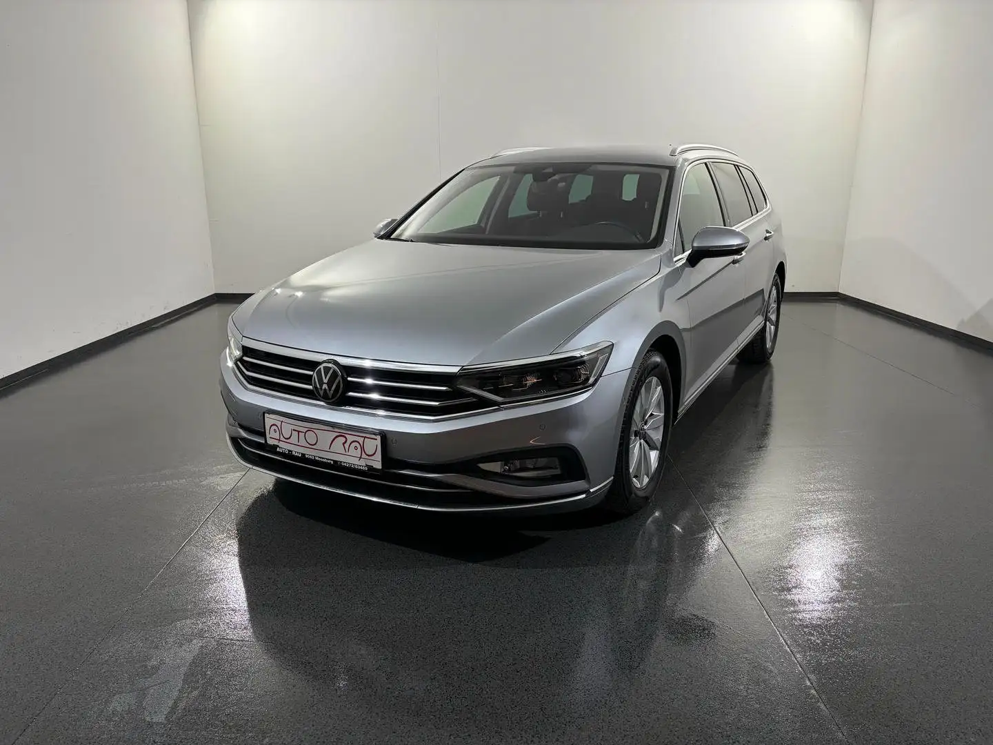 Volkswagen Passat Variant 2.0 TDI SCR Elegance DSG *AHK*MATRIX-LED*RFK* Silber - 2