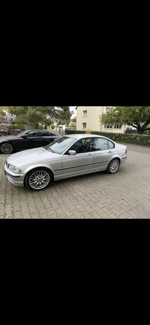 BMW 323 323i - 1