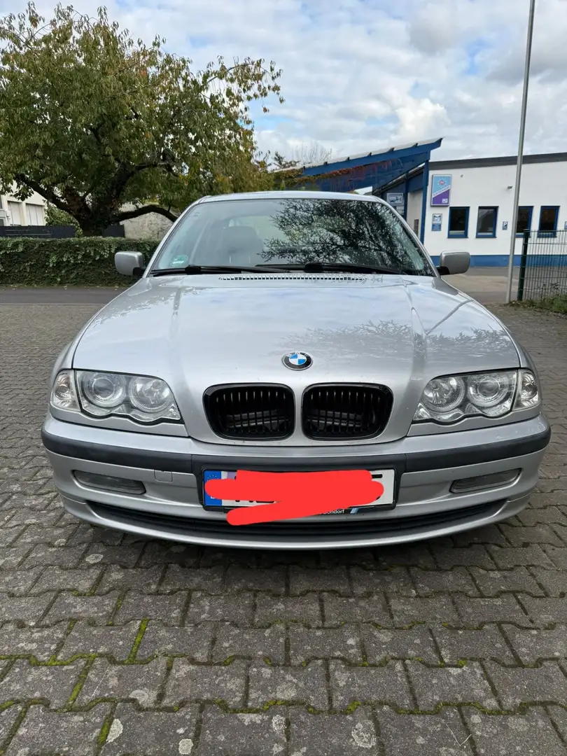 BMW 323 323i - 2
