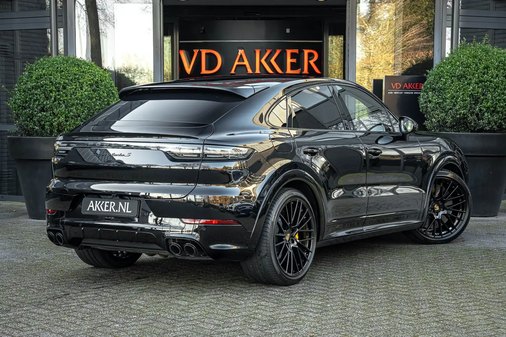 Porsche Cayenne Coupé Turbo S E-Hybrid Coupé 680 pk Vierwielsturin Noir - 2