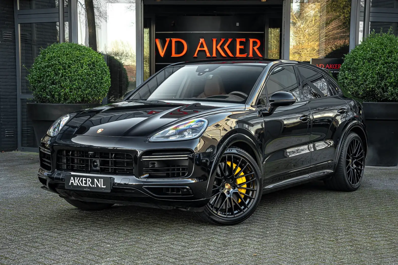 Porsche Cayenne Coupé Turbo S E-Hybrid Coupé 680 pk Vierwielsturin Noir - 1
