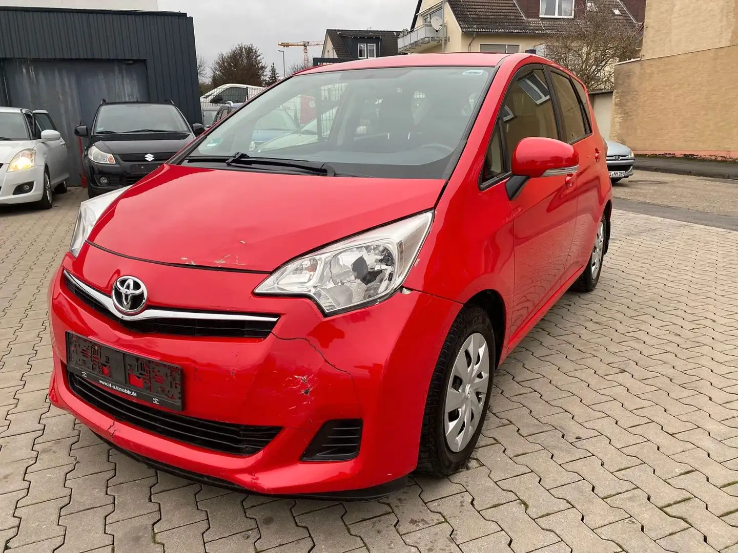 Toyota Verso-S Life Roşu - 1