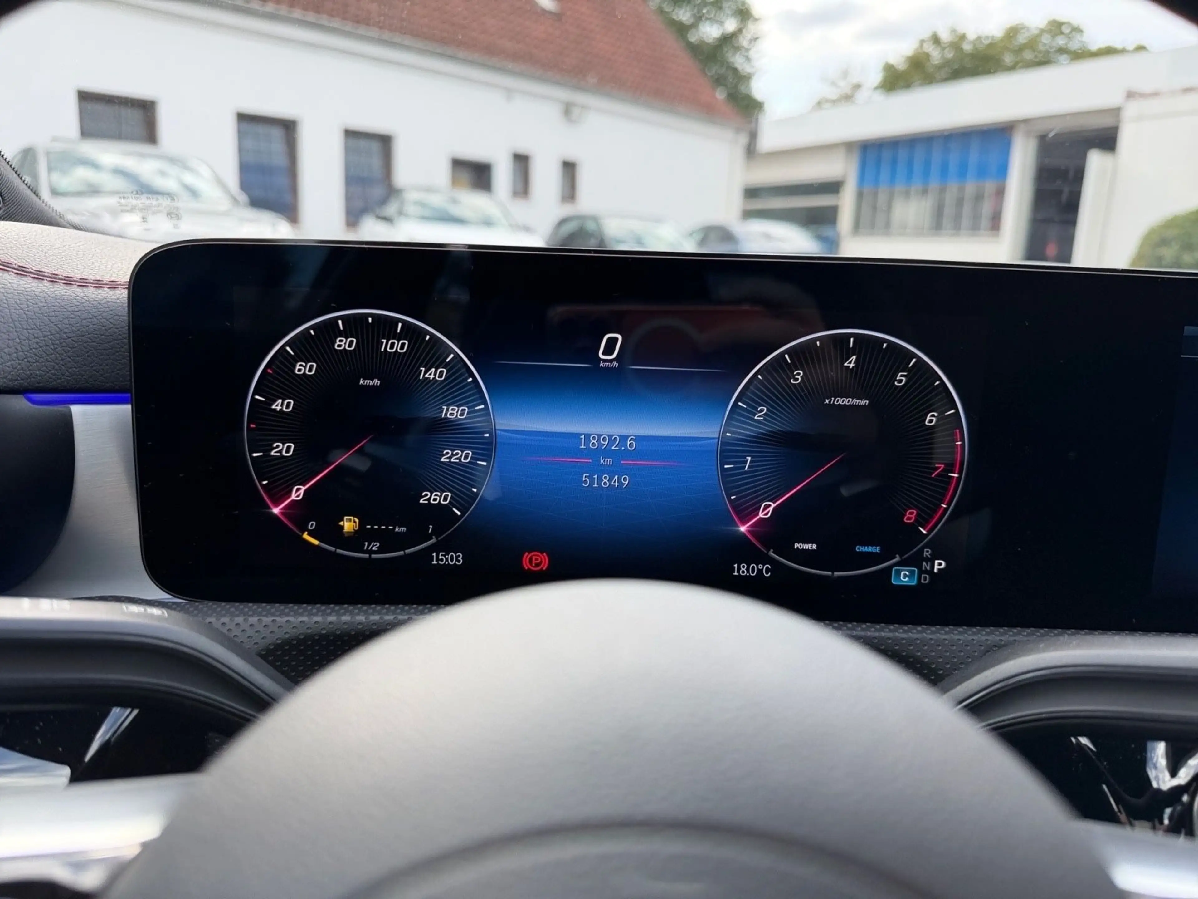 Mercedes-Benz CLA 180 AMG Line Edition Panorama-Schiebe Kamera — photo 14