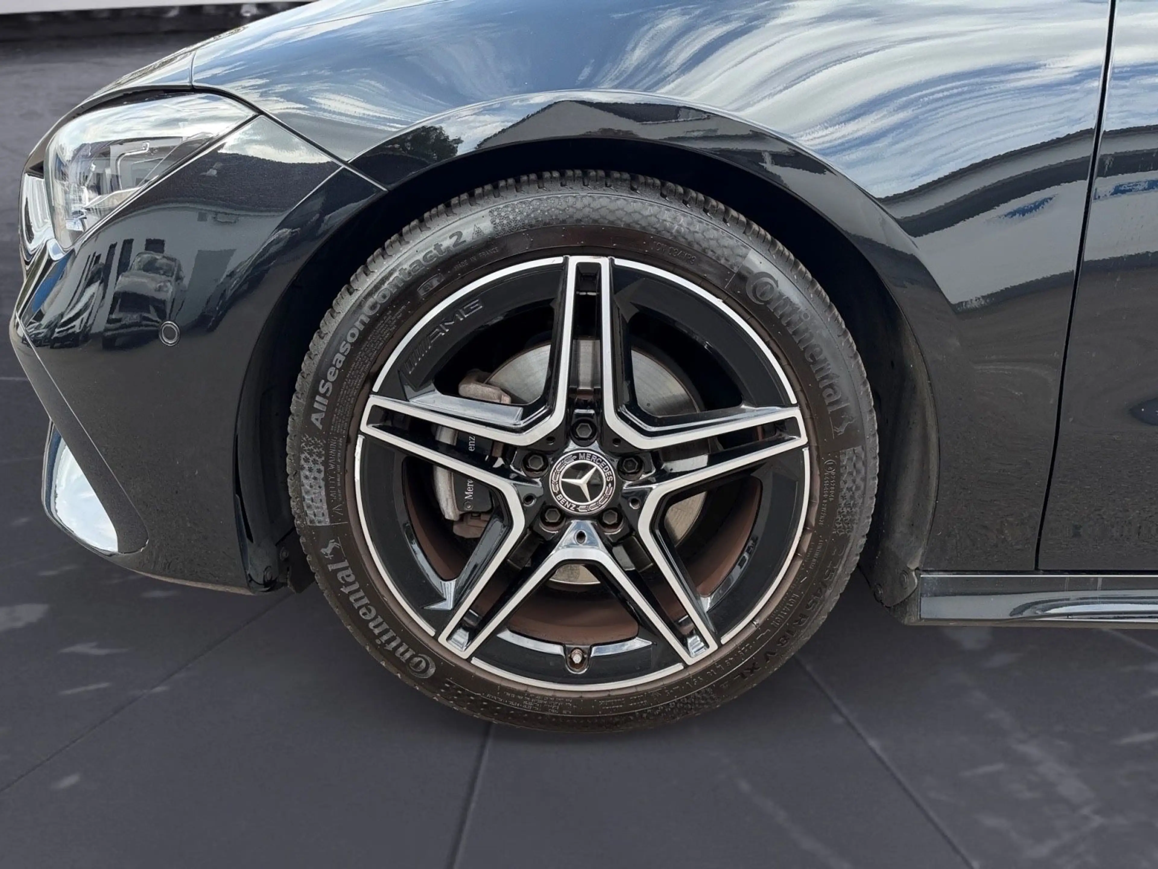 Mercedes-Benz CLA 180 AMG Line Edition Panorama-Schiebe Kamera — photo 9