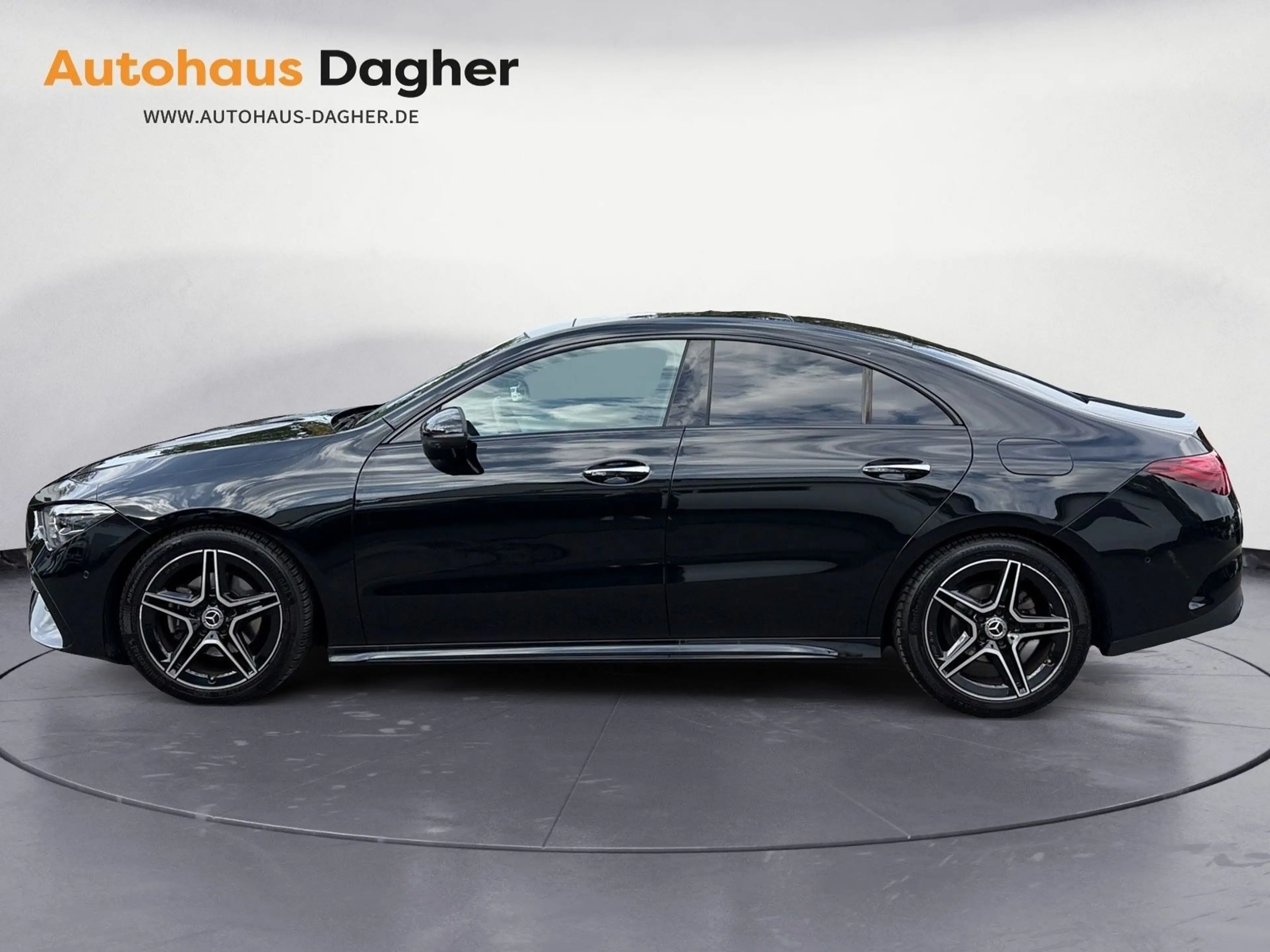 Mercedes-Benz CLA 180 AMG Line Edition Panorama-Schiebe Kamera — photo 2