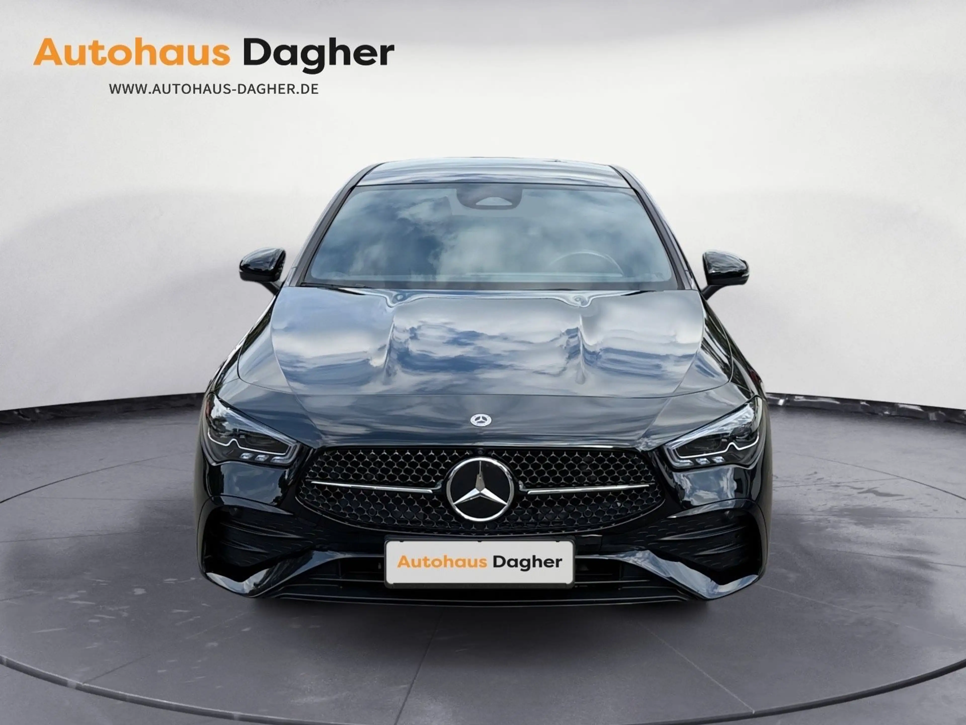 Mercedes-Benz CLA 180 AMG Line Edition Panorama-Schiebe Kamera — photo 8