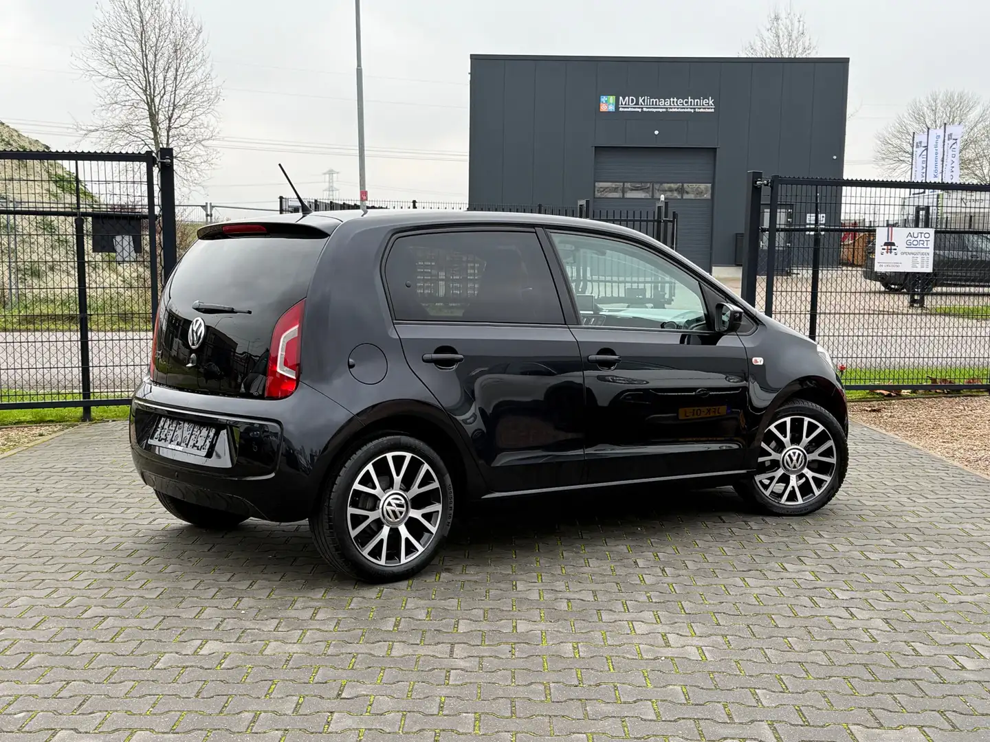Volkswagen up! 1.0 Street up! | Cruise control | Navi | 5 Deurs | Negro - 2
