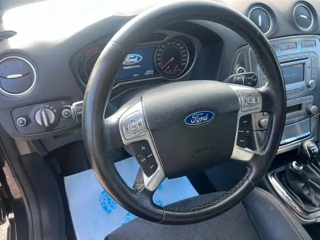 Ford Mondeo view 16