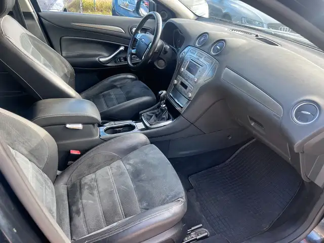Ford Mondeo view 10
