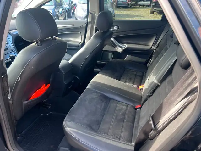 Ford Mondeo view 11