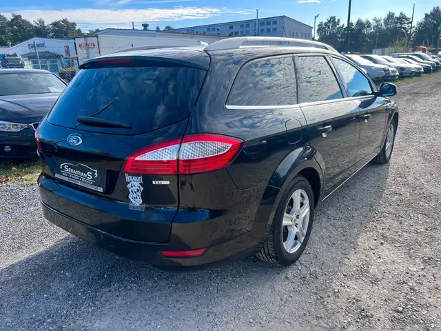 Ford Mondeo view 4