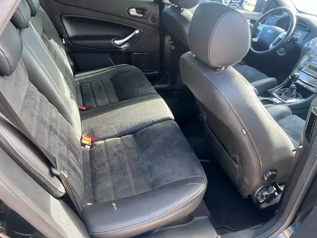 Ford Mondeo view 12