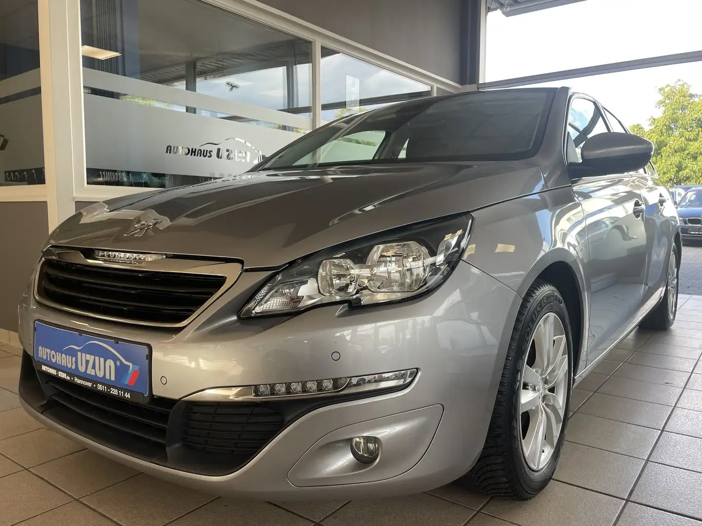 Peugeot 308 SW Active Navi Klima Tempomat Allwetterreife Grau - 2