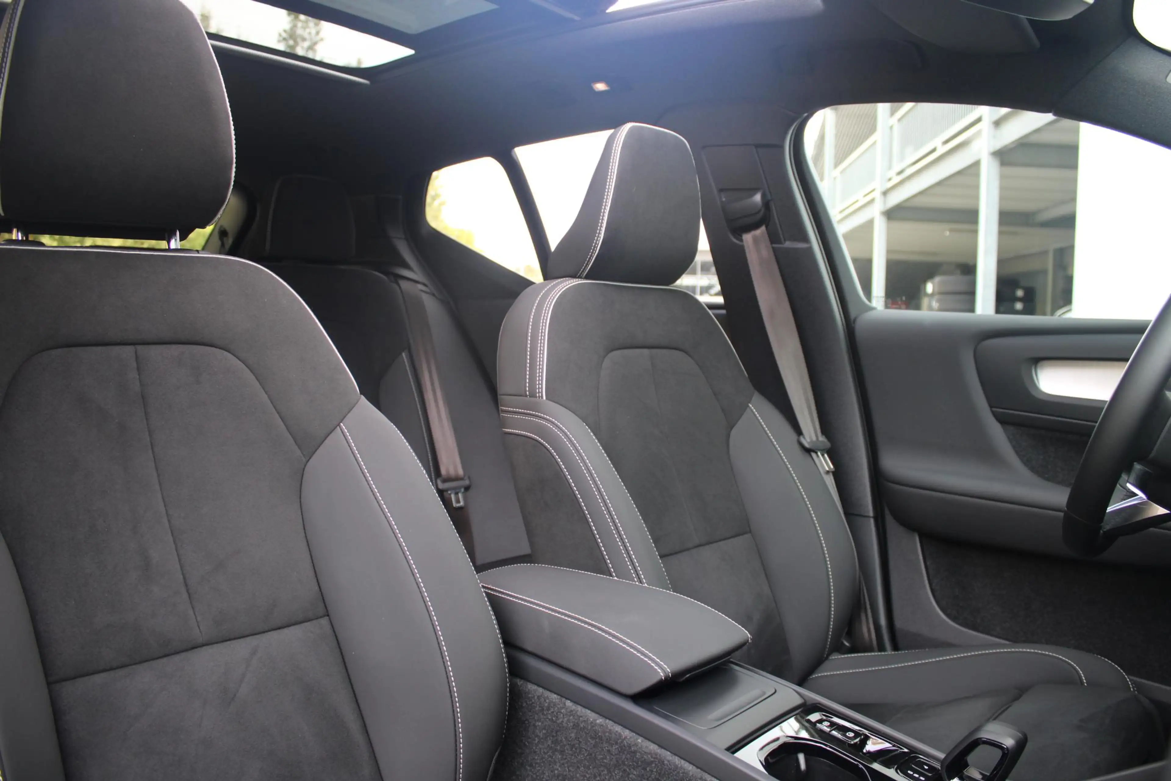 Volvo XC40 B4 Plus Black Edition | Panoramadak | Trekhaak | V — photo 5