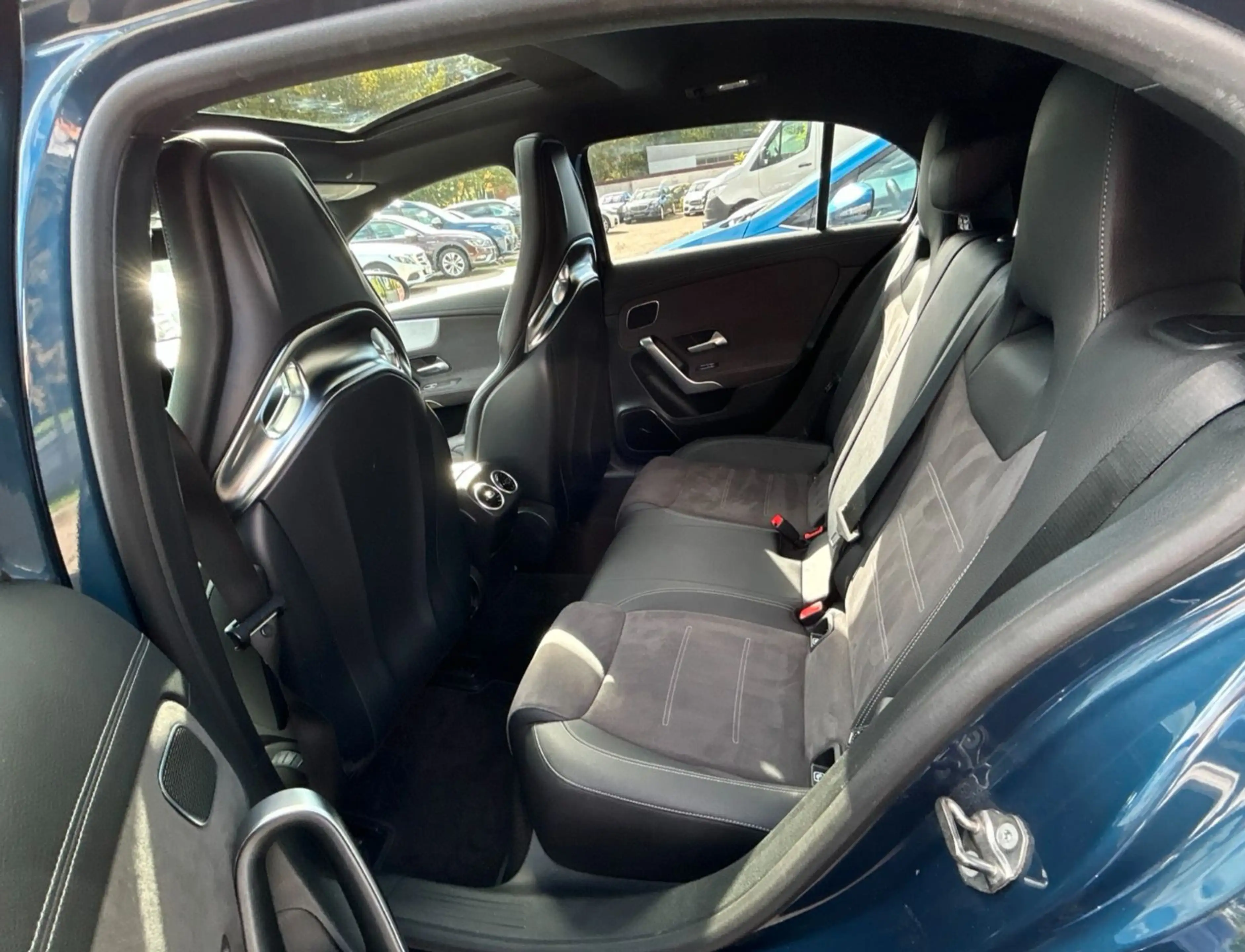 Mercedes-Benz A 35 AMG 4M Edition 1 /Pano/Hud/Performance — photo 4