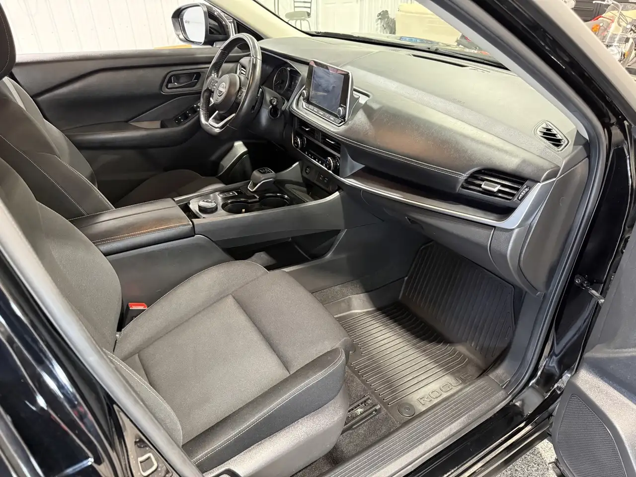 Nissan Rogue снимка Nissan Rogue