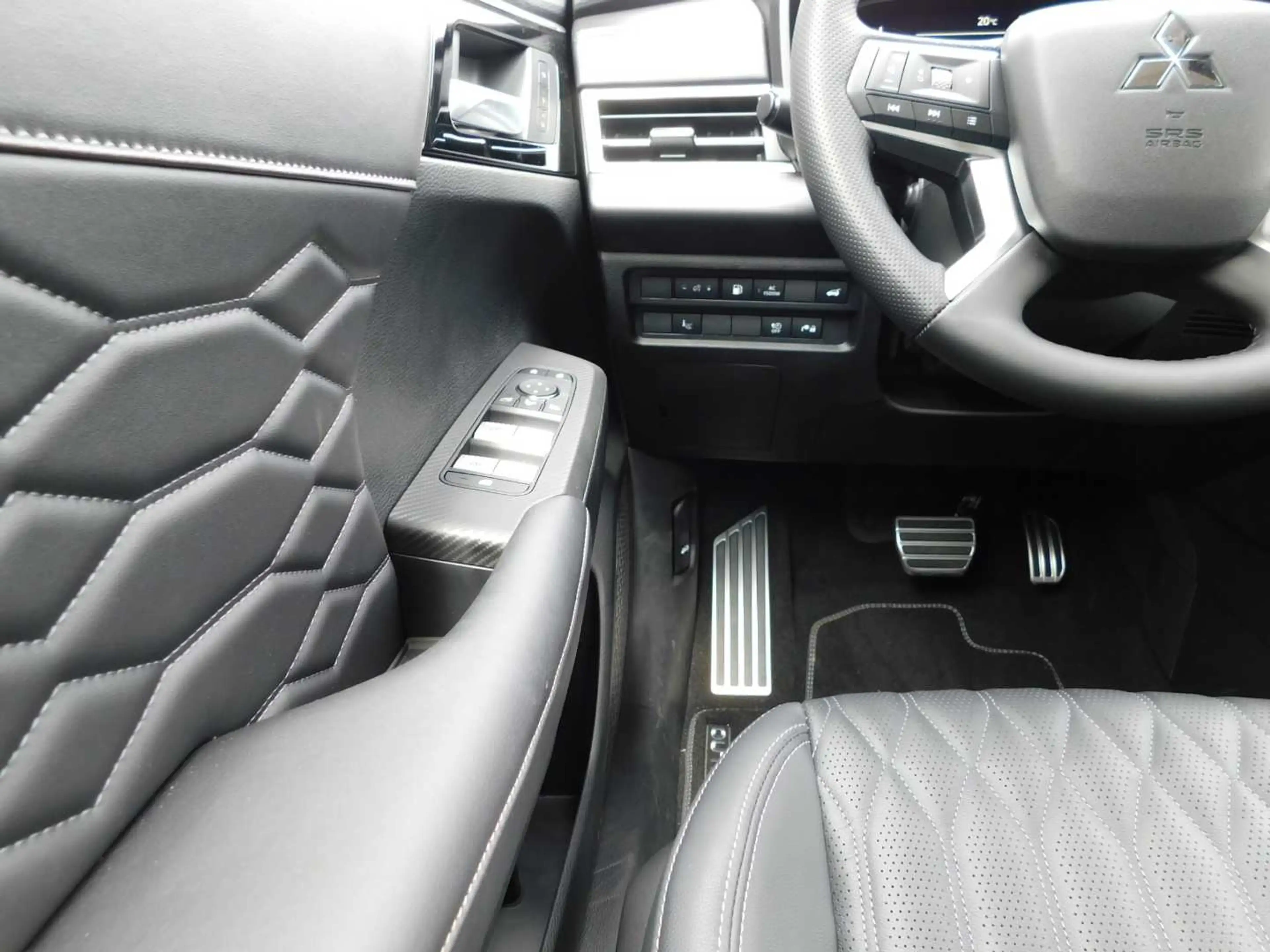 Mitsubishi Outlander 2.4L PHEV TOP 2-Farb — photo 10