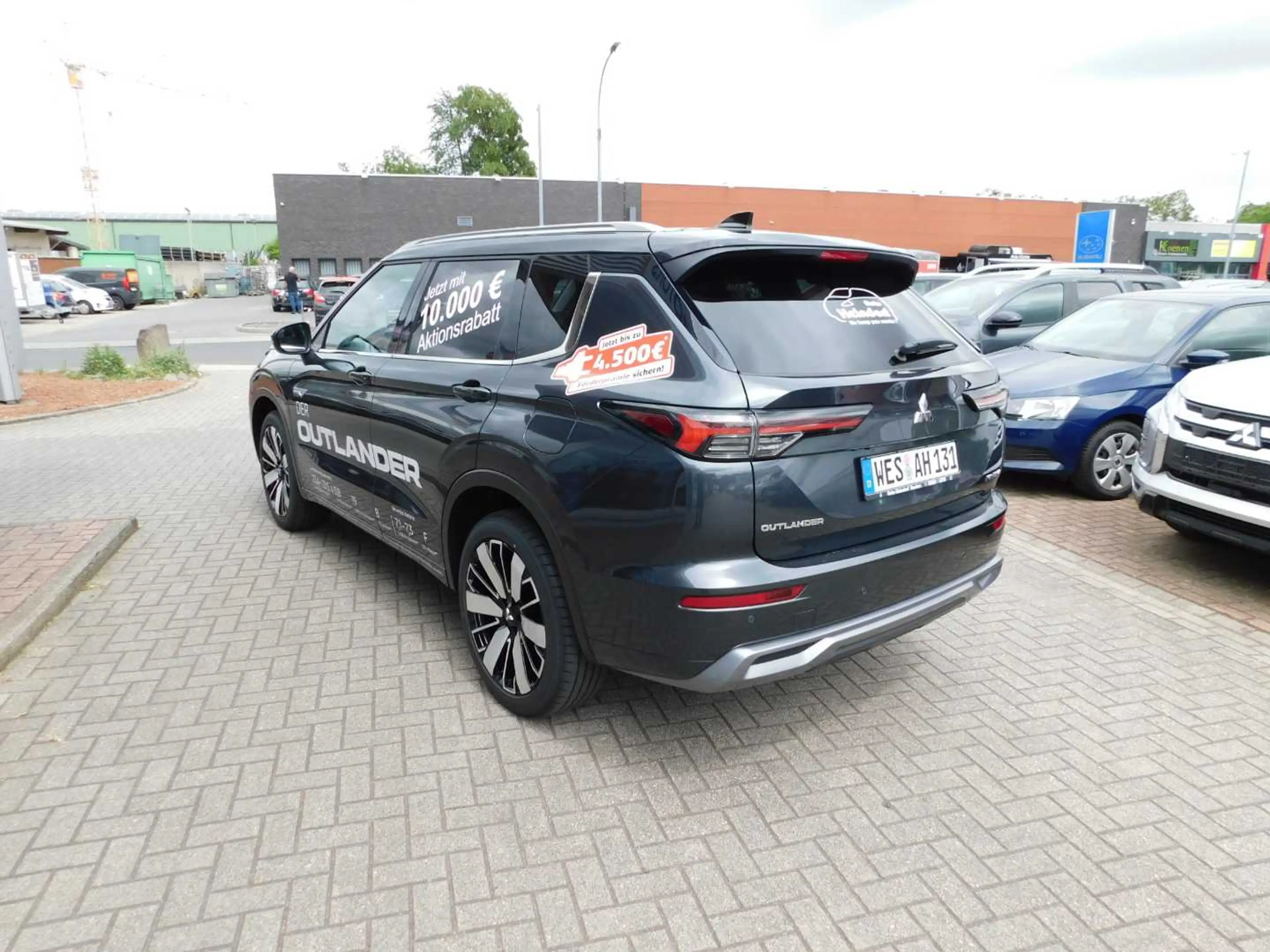 Mitsubishi Outlander 2.4L PHEV TOP 2-Farb — photo 5
