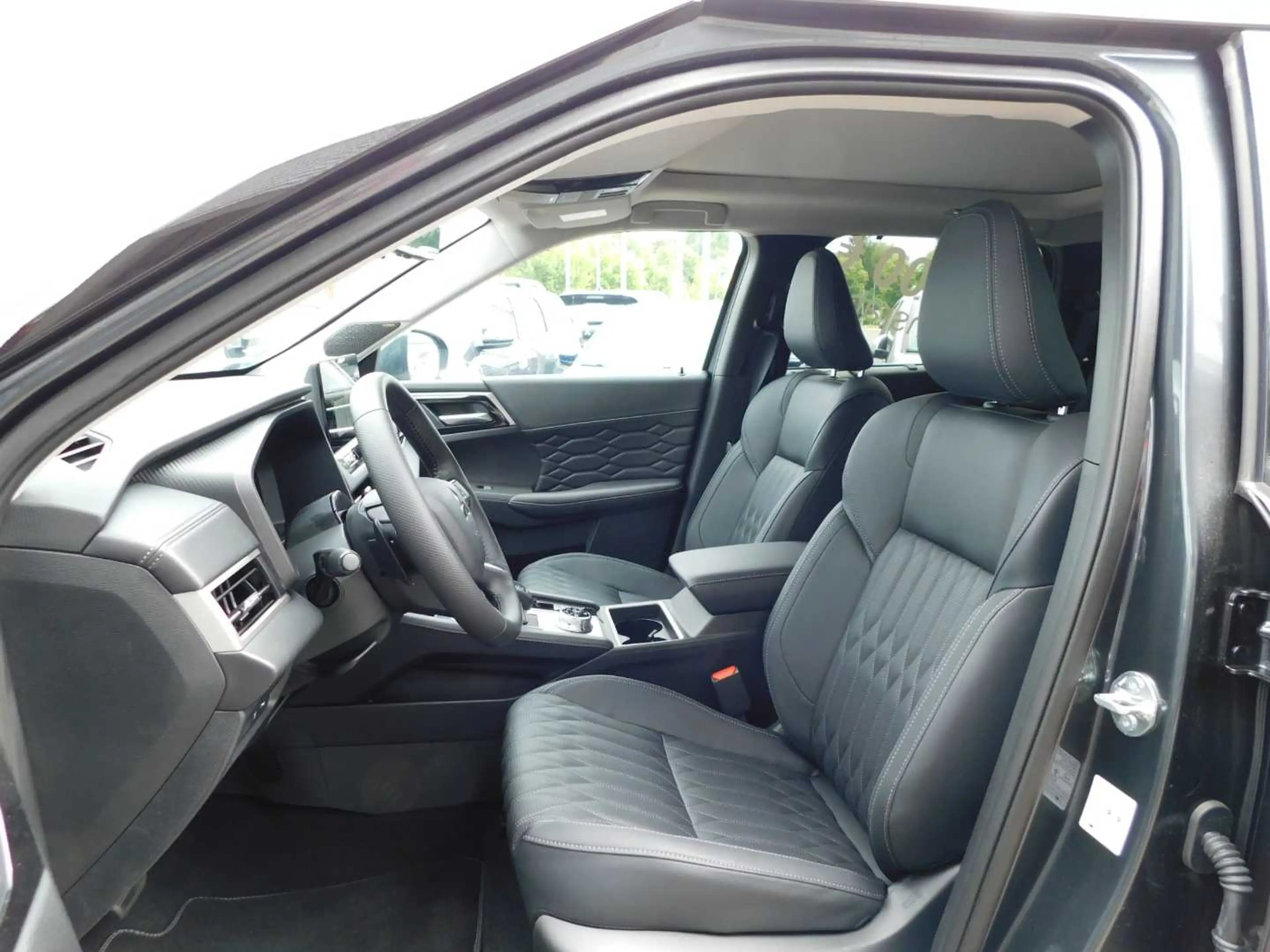 Mitsubishi Outlander 2.4L PHEV TOP 2-Farb — photo 8