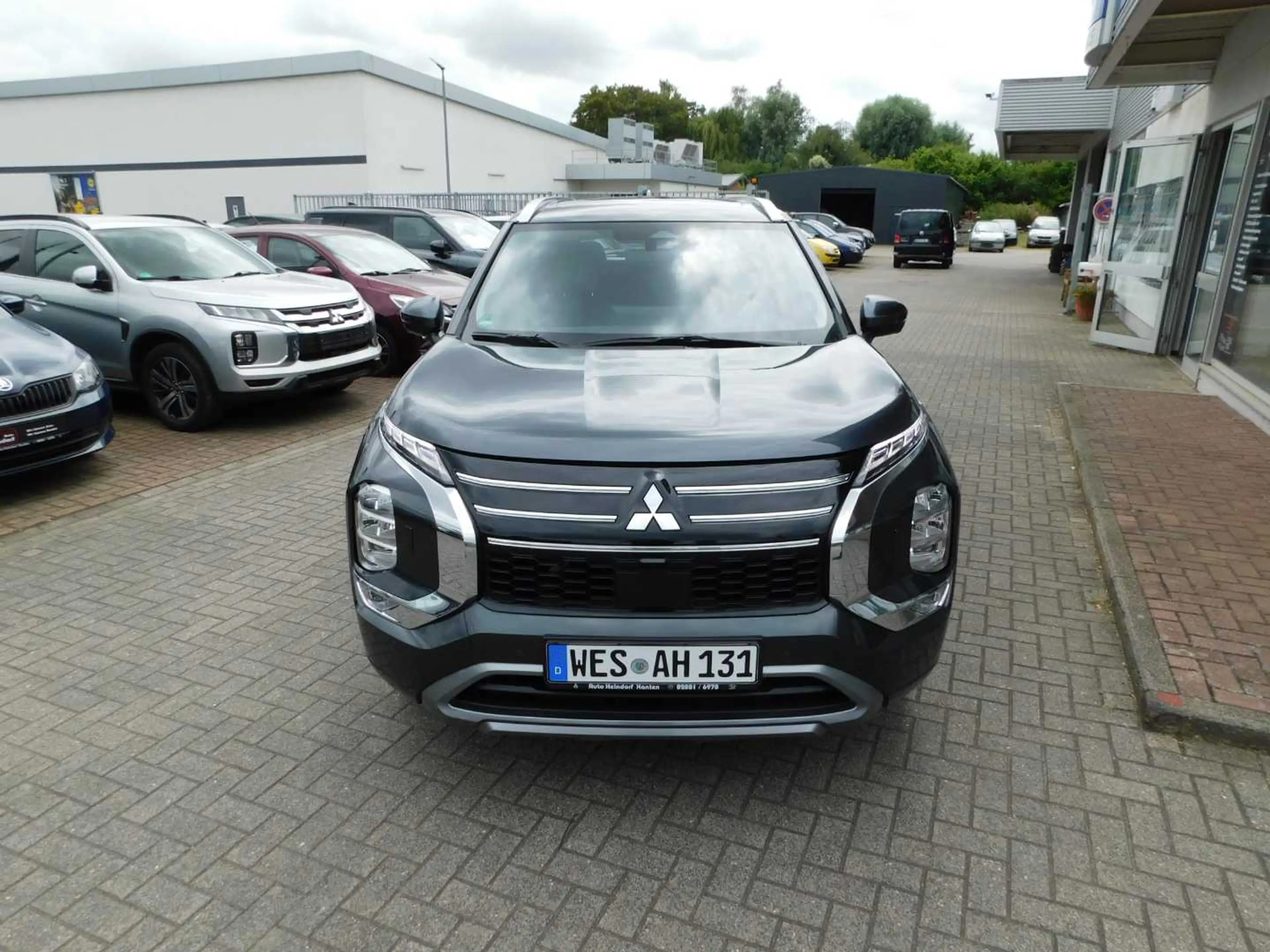 Mitsubishi Outlander 2.4L PHEV TOP 2-Farb — photo 2
