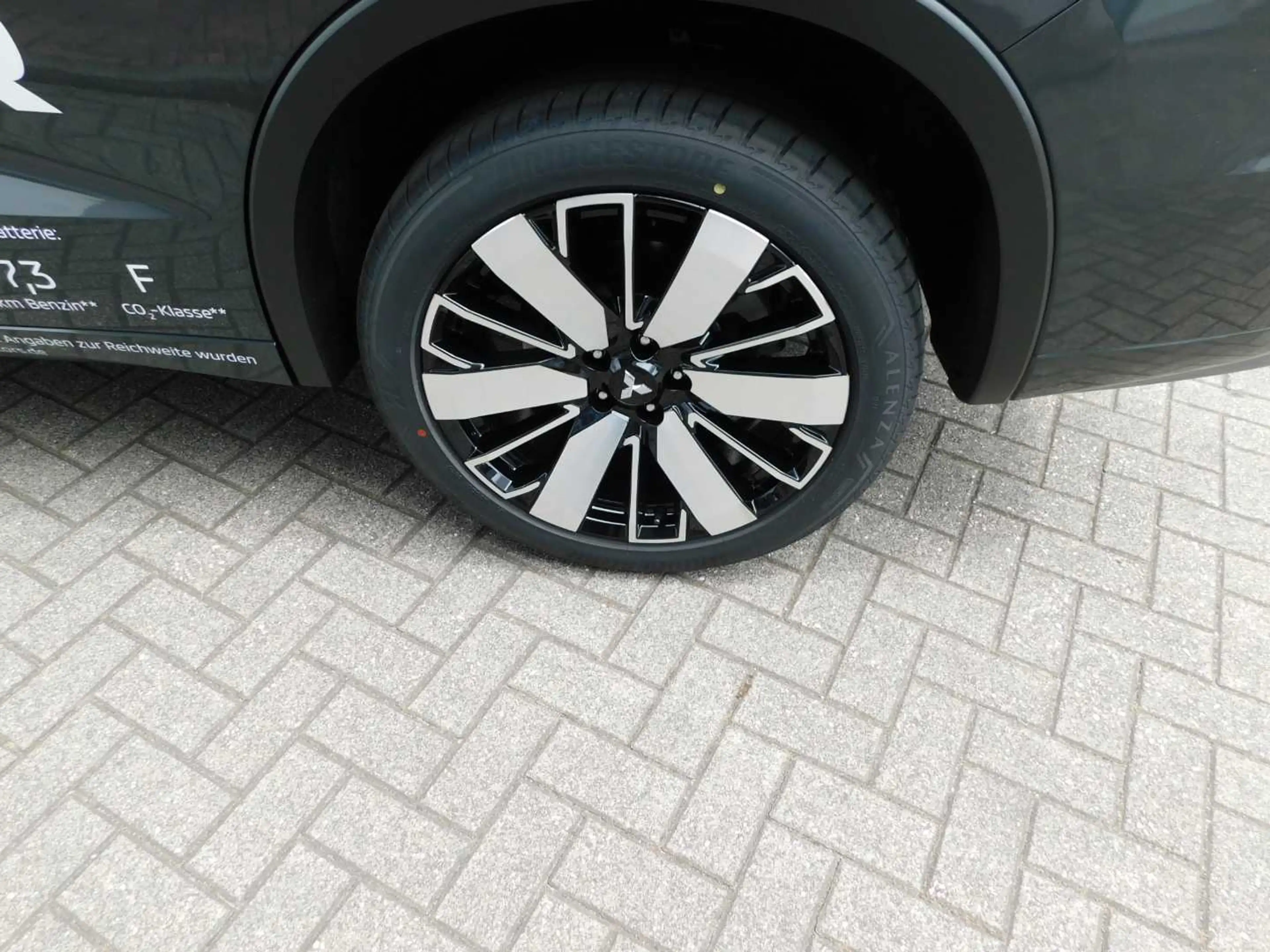 Mitsubishi Outlander 2.4L PHEV TOP 2-Farb — photo 6
