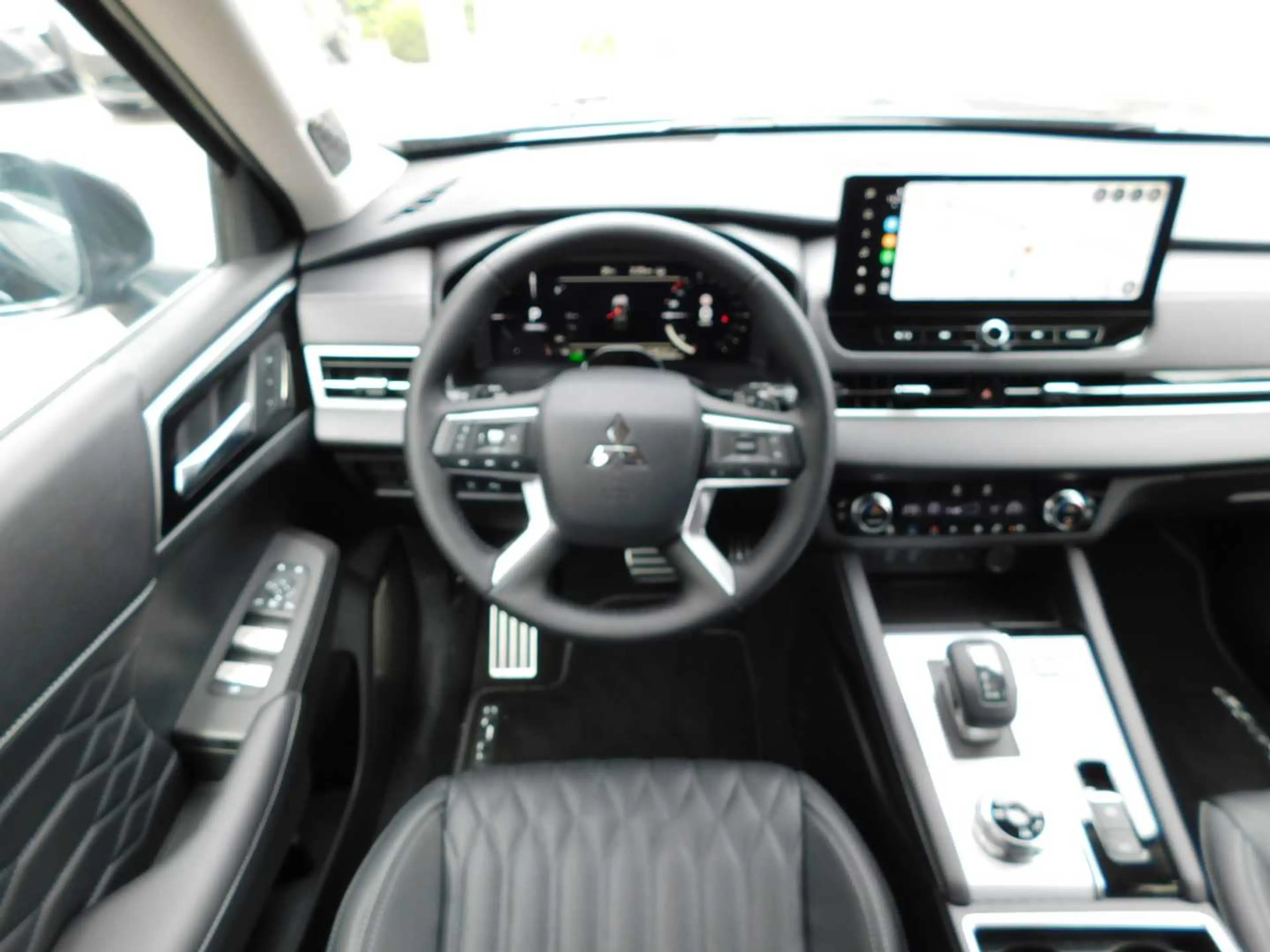 Mitsubishi Outlander 2.4L PHEV TOP 2-Farb — photo 9