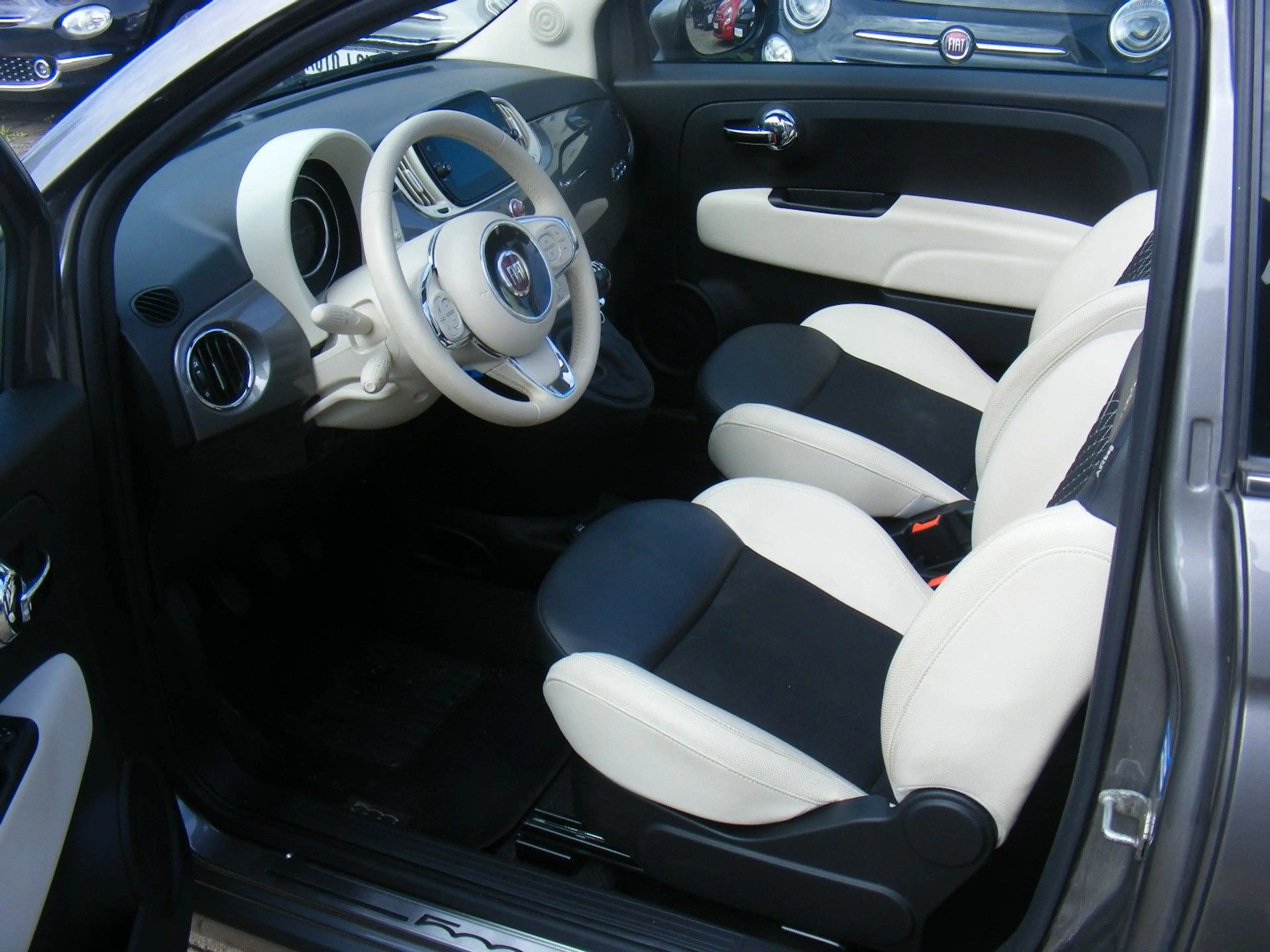 Fiat 500C MY22 1.0 GSE Hybrid DOLCEVITA 51kW — photo 9