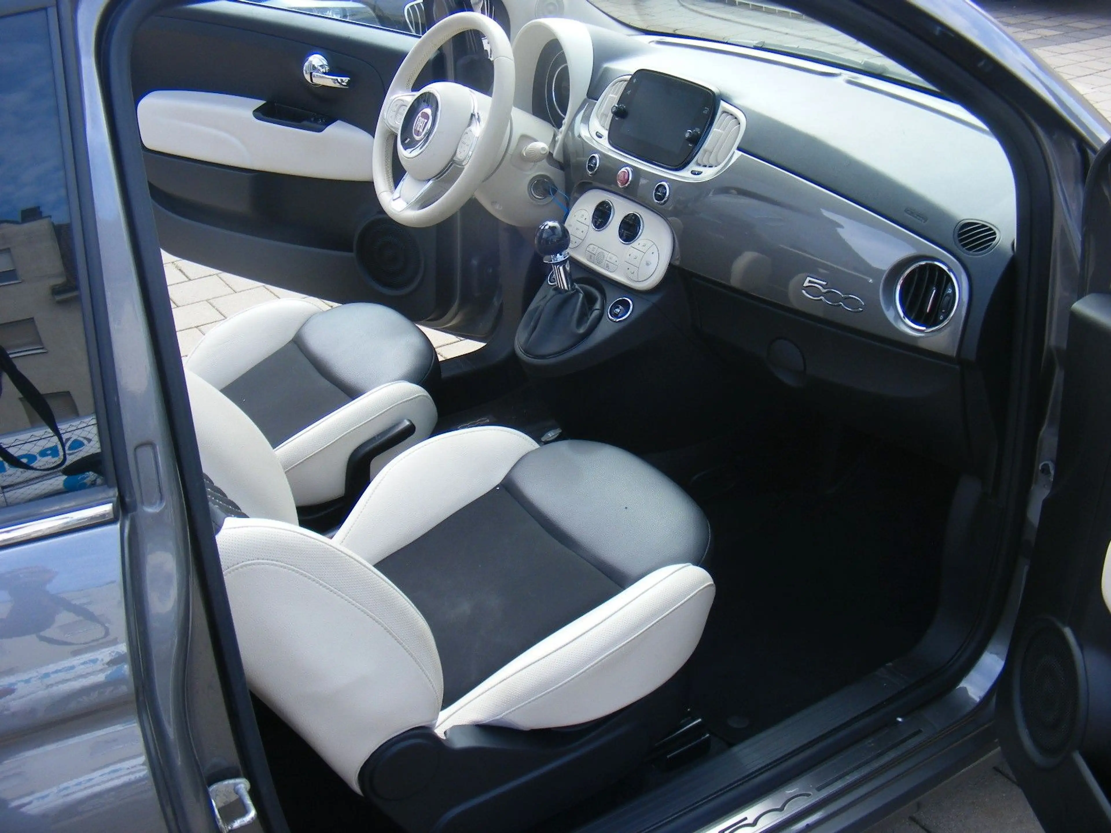 Fiat 500C MY22 1.0 GSE Hybrid DOLCEVITA 51kW — photo 10