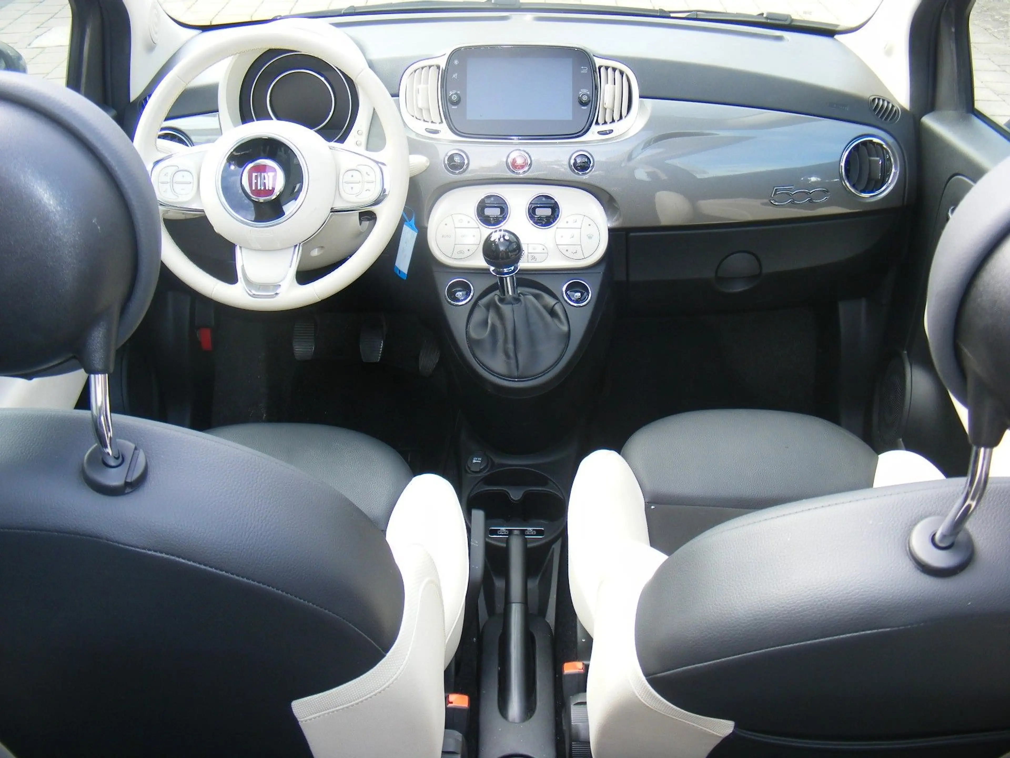 Fiat 500C MY22 1.0 GSE Hybrid DOLCEVITA 51kW — photo 8
