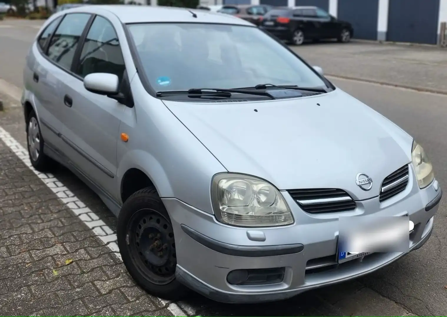 Nissan Almera Tino Almera Tino acenta Srebrny - 2