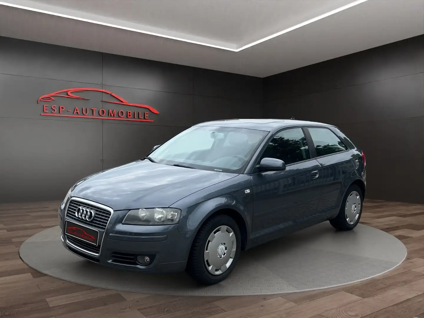Audi A3 1.6 FSI Attraction Gris - 1