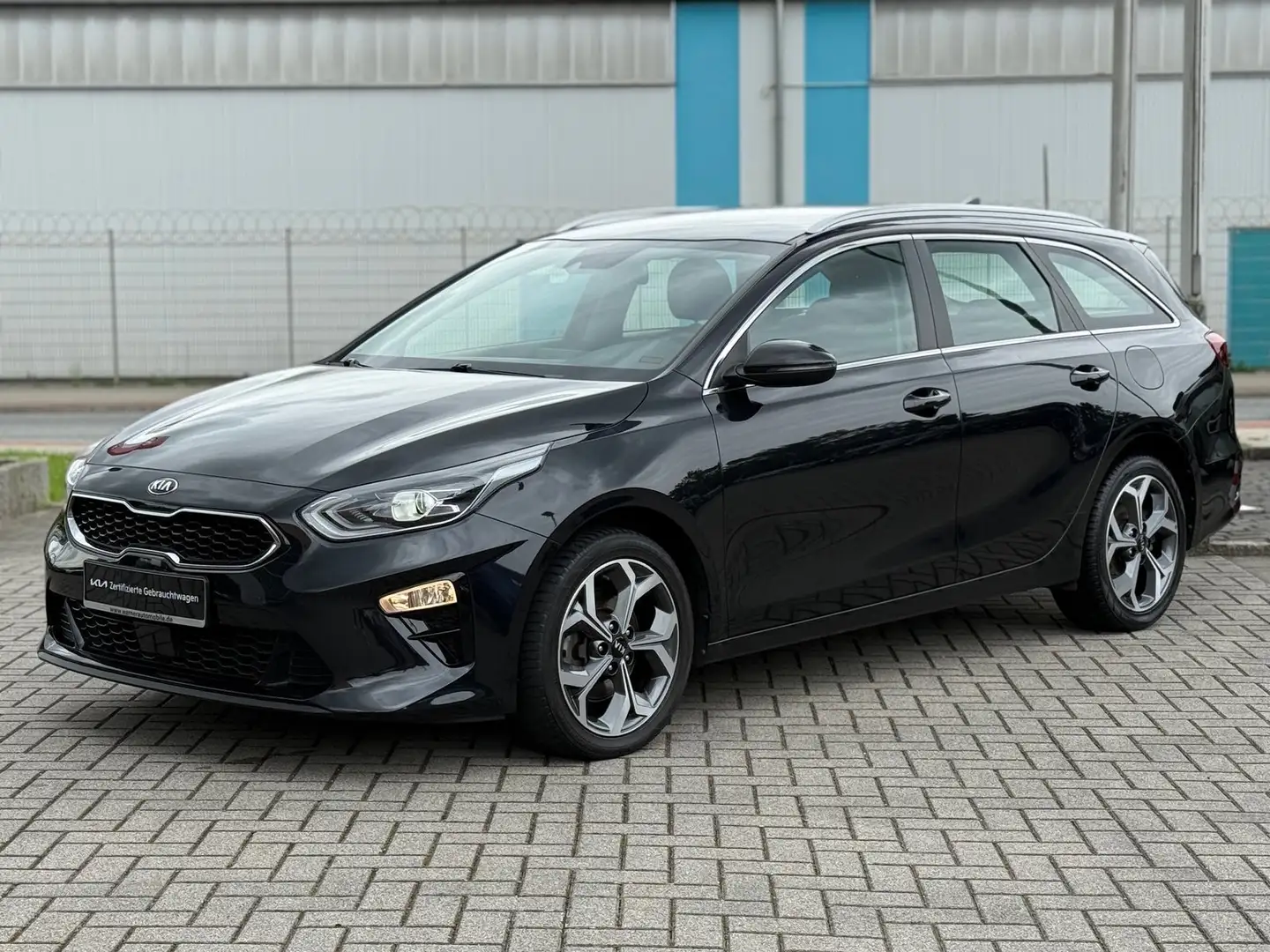 Kia Ceed 1.6 SW CRDi Mild Hybrid Spirit DCT Navi Noir - 1