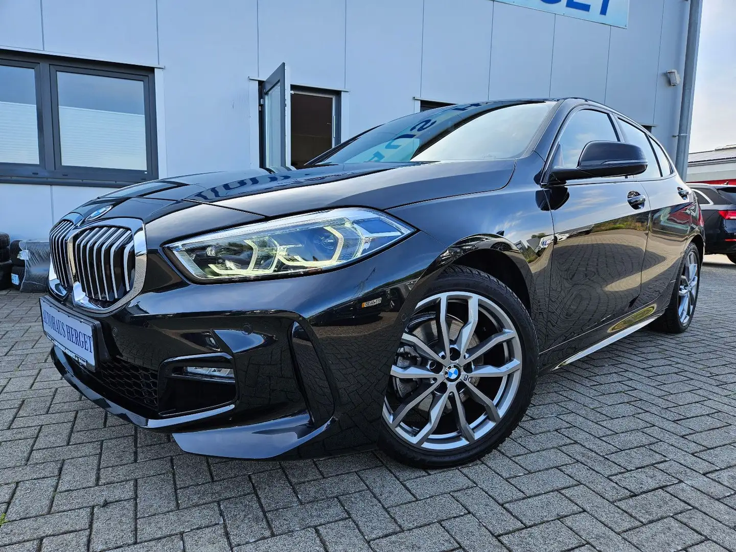 BMW 118 i Steptronic M Sport Schwarz - 1