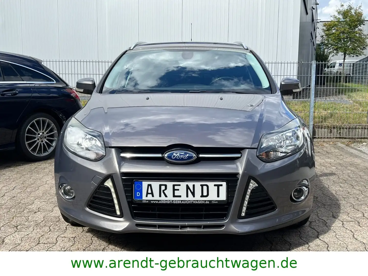 Ford Focus Turnier Titanium*AUTOMATIK/SHZ/GRA/AHK* Braun - 2