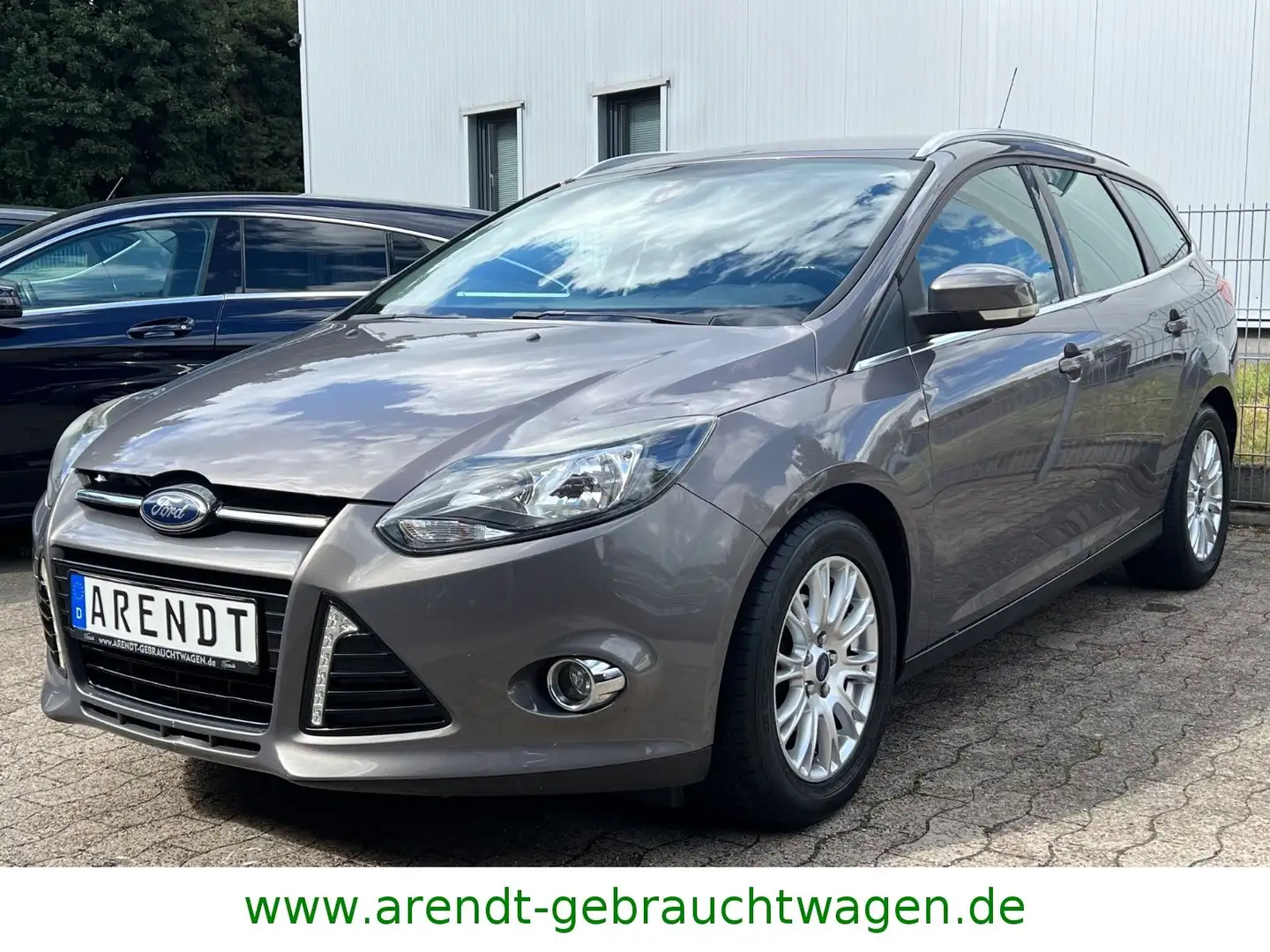 Ford Focus Turnier Titanium*AUTOMATIK/SHZ/GRA/AHK* Braun - 1