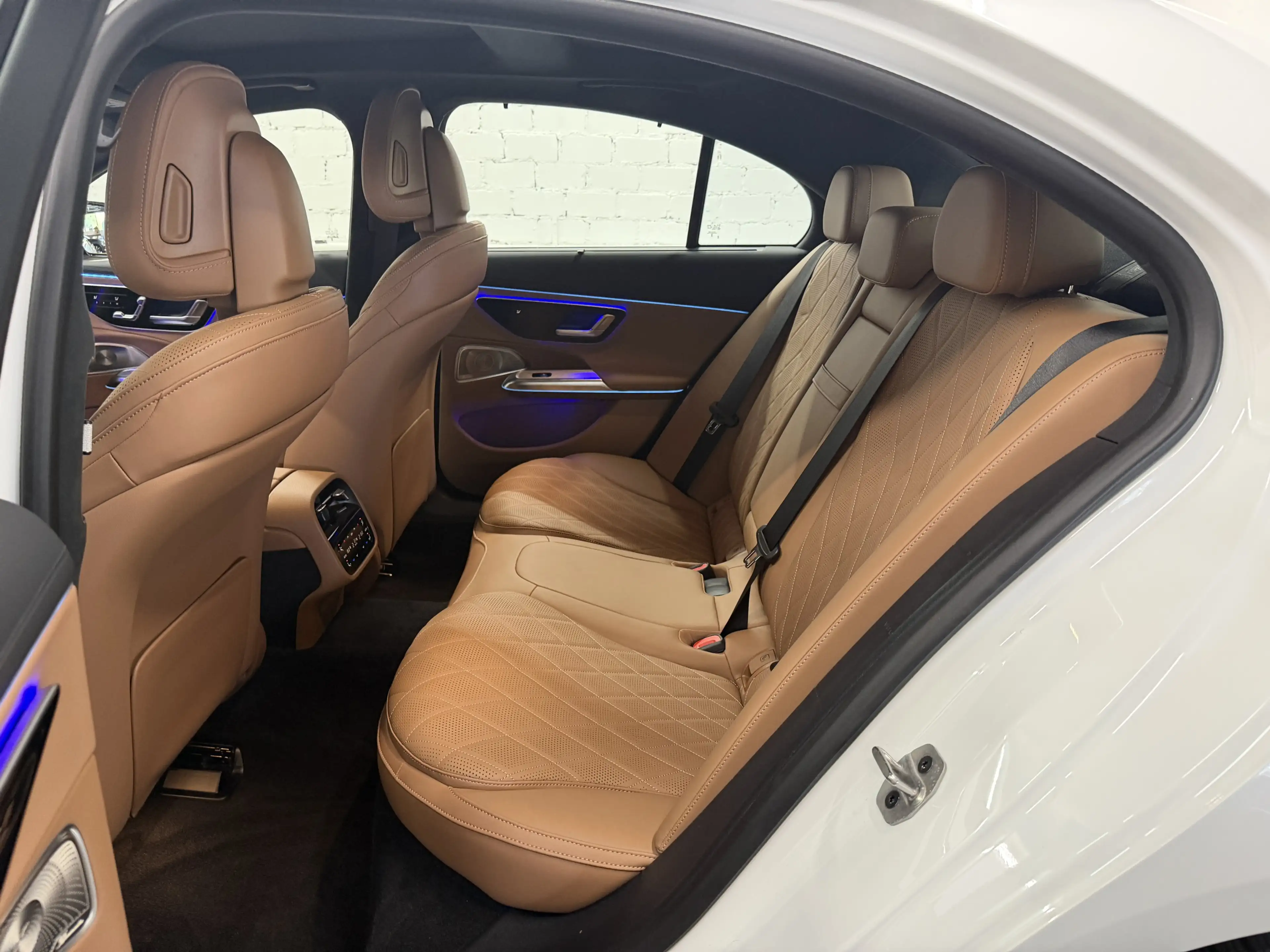Mercedes-Benz E 450 4Matic 9G-TRONIC AMG Line Superscreen — photo 9