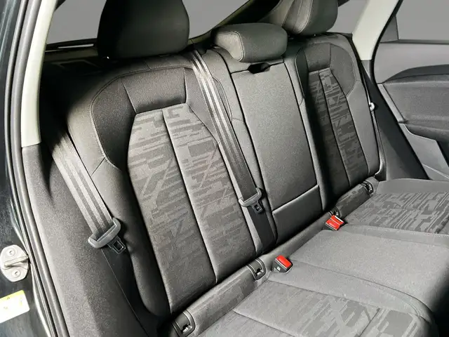 Audi Q5 view 12