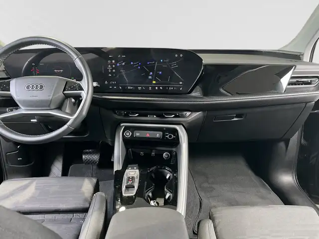 Audi Q5 view 8